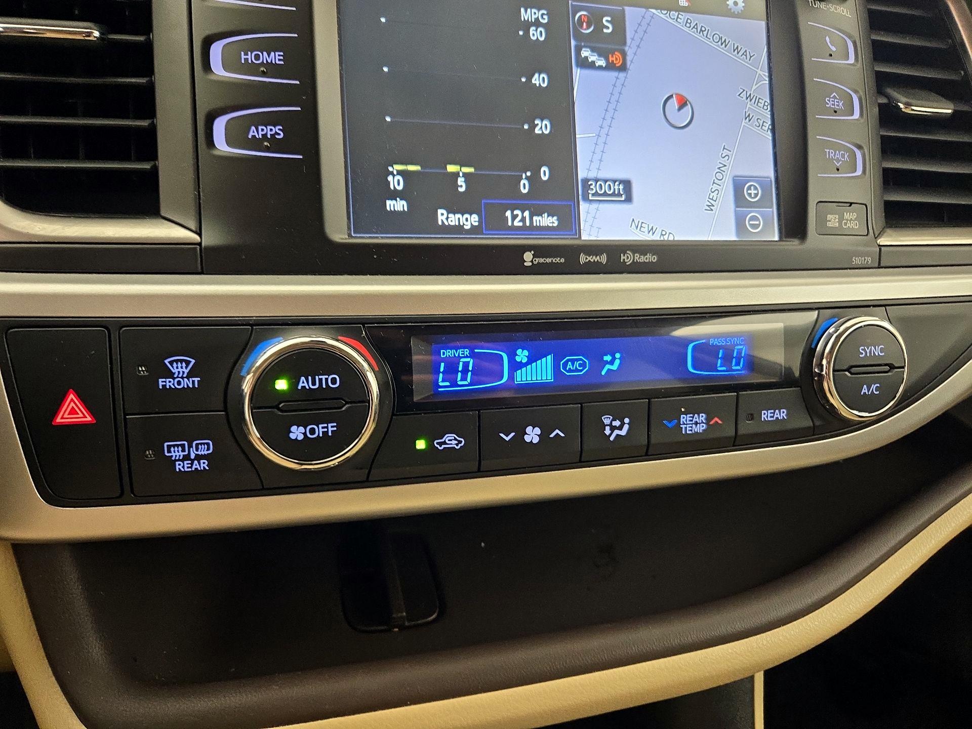 Thumbnail: 2018 Toyota Highlander - 15