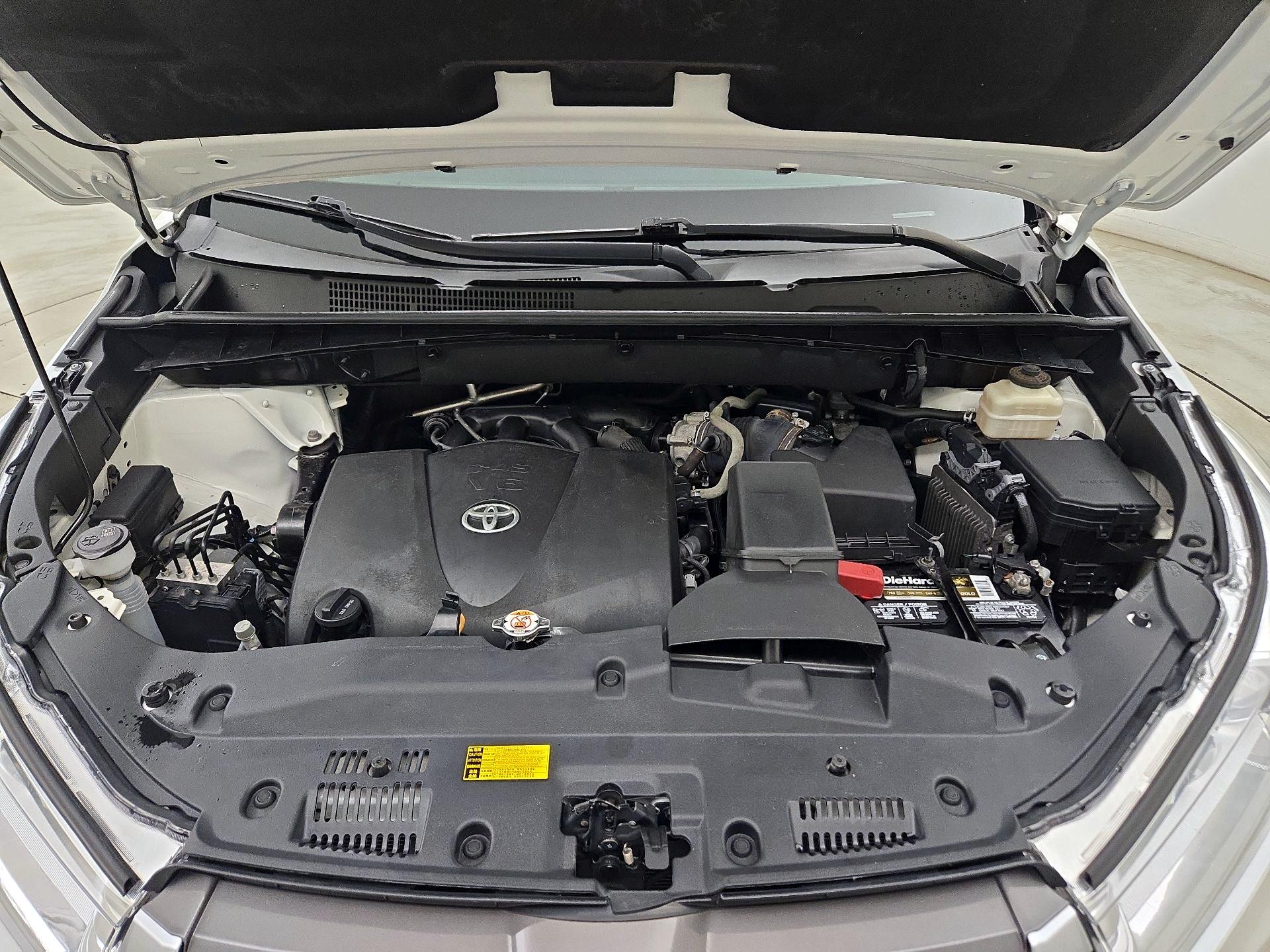 Thumbnail: 2018 Toyota Highlander - 18