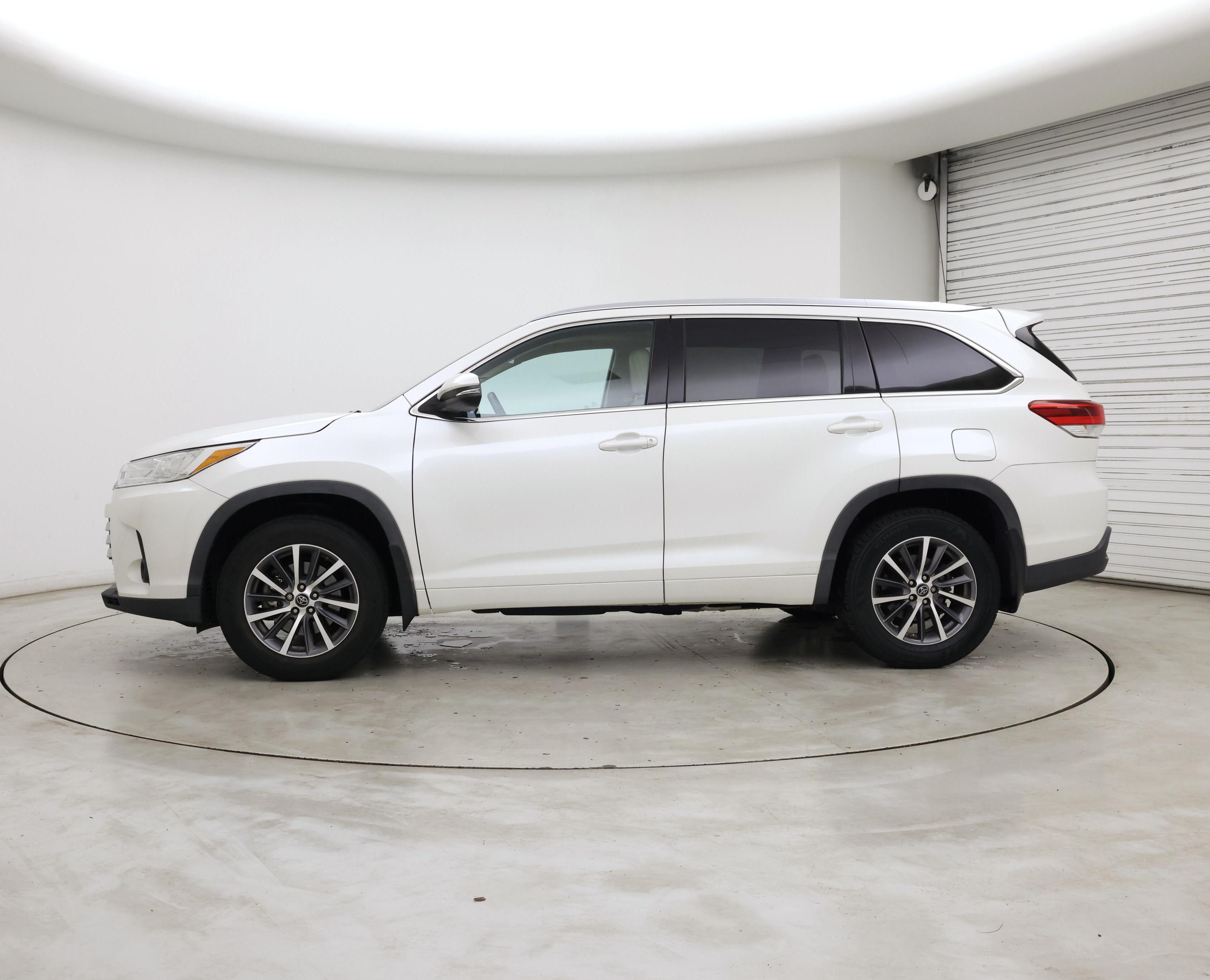 Thumbnail: 2018 Toyota Highlander - 3