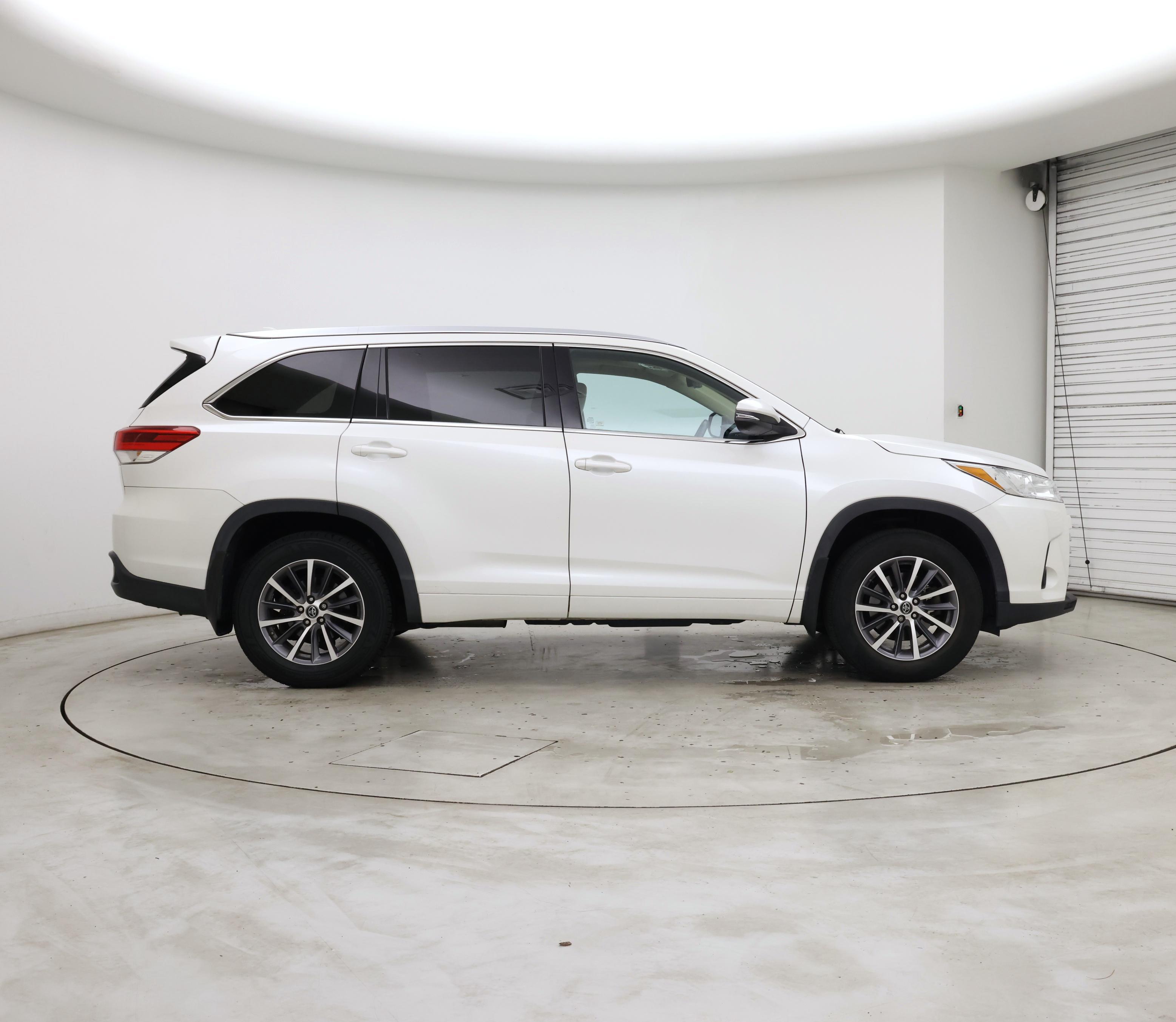 Thumbnail: 2018 Toyota Highlander - 7