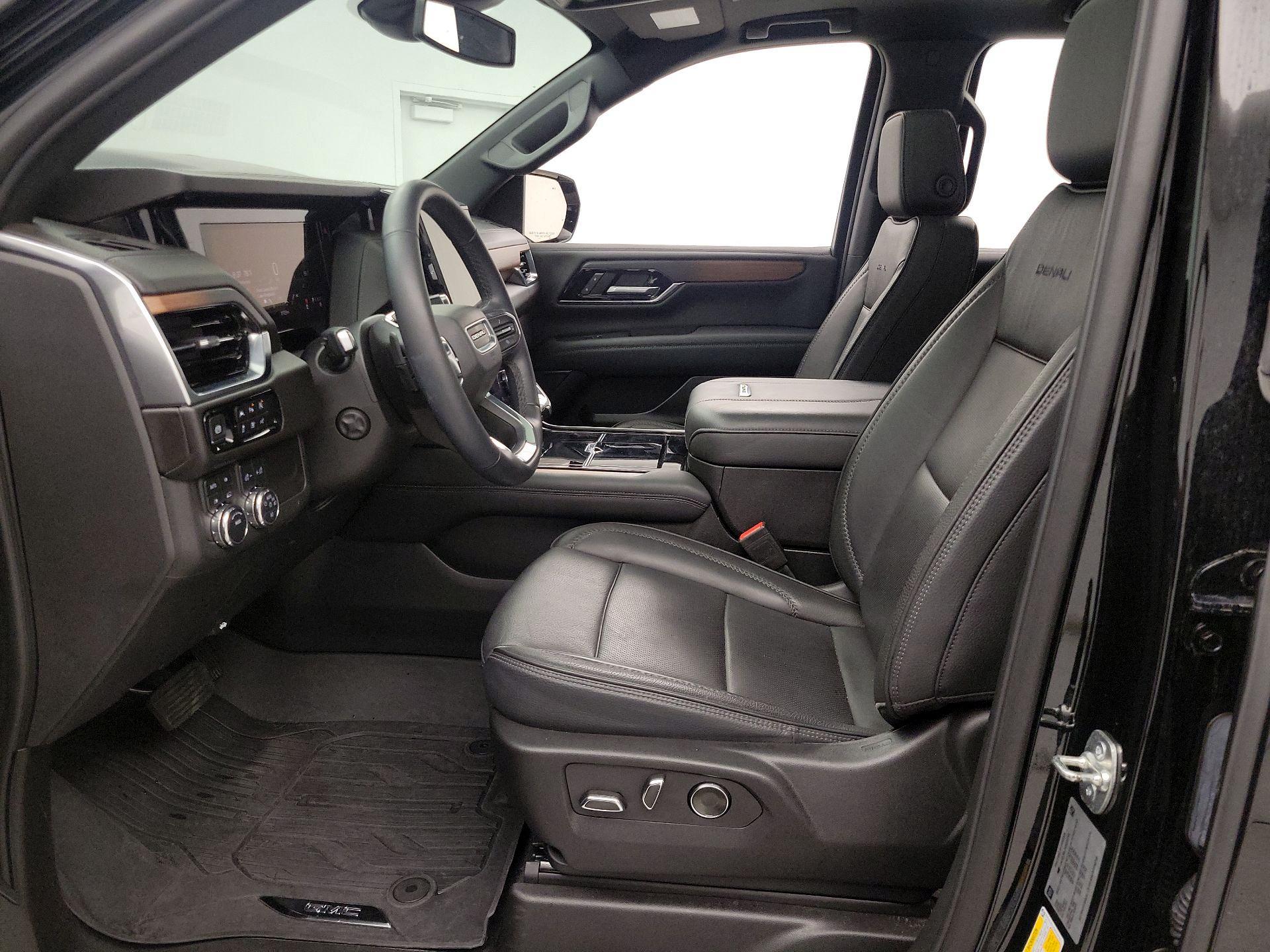 Thumbnail: 2025 GMC Yukon XL - 11