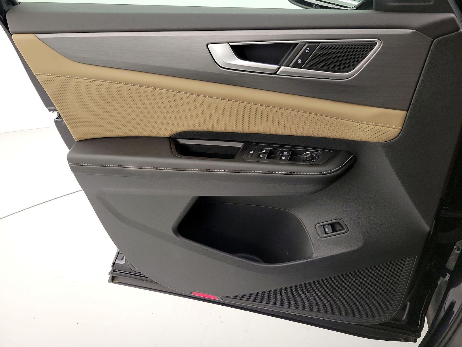2024 Volkswagen Atlas Cross Sport SE w/Tech - Photo 13