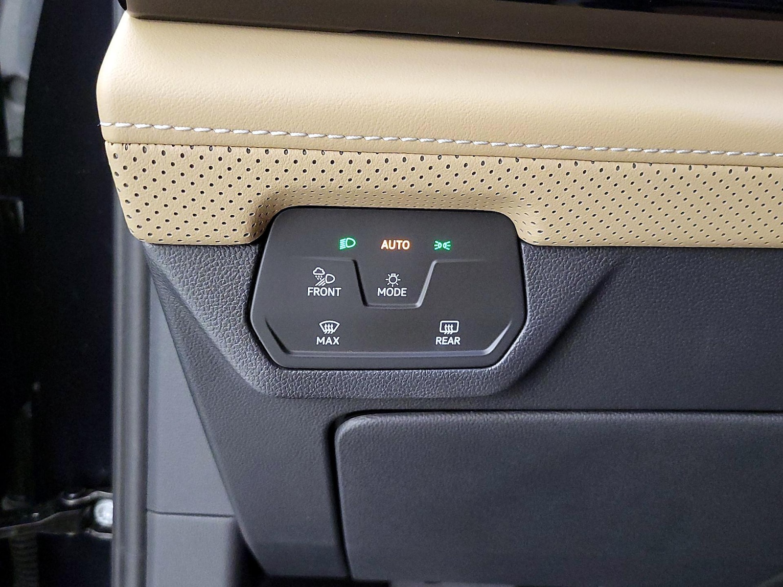 2024 Volkswagen Atlas Cross Sport SE w/Tech - Photo 14
