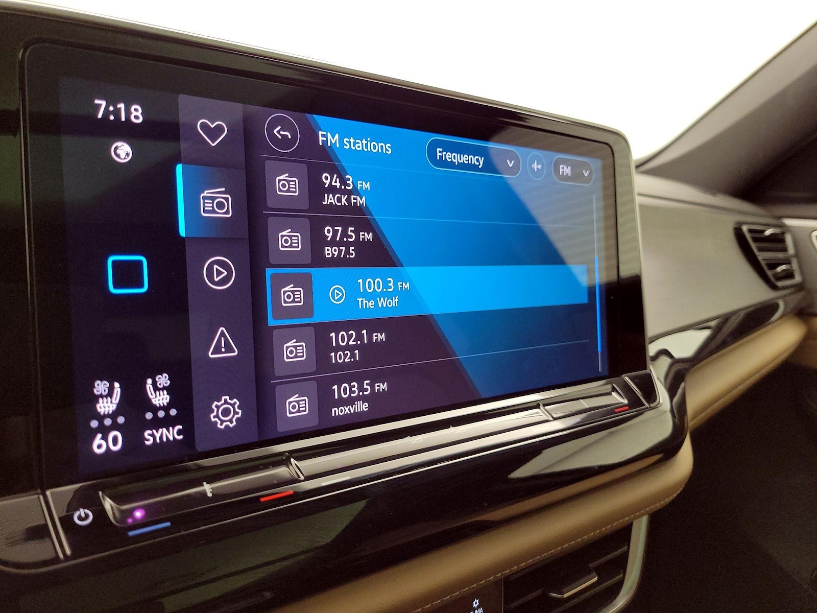 2024 Volkswagen Atlas Cross Sport SE w/Tech - Photo 16