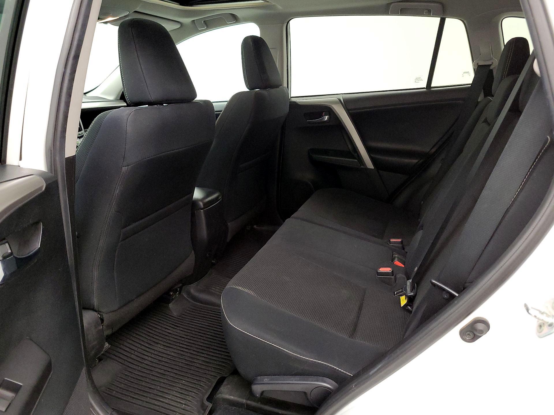 Thumbnail: 2018 Toyota RAV4 - 20