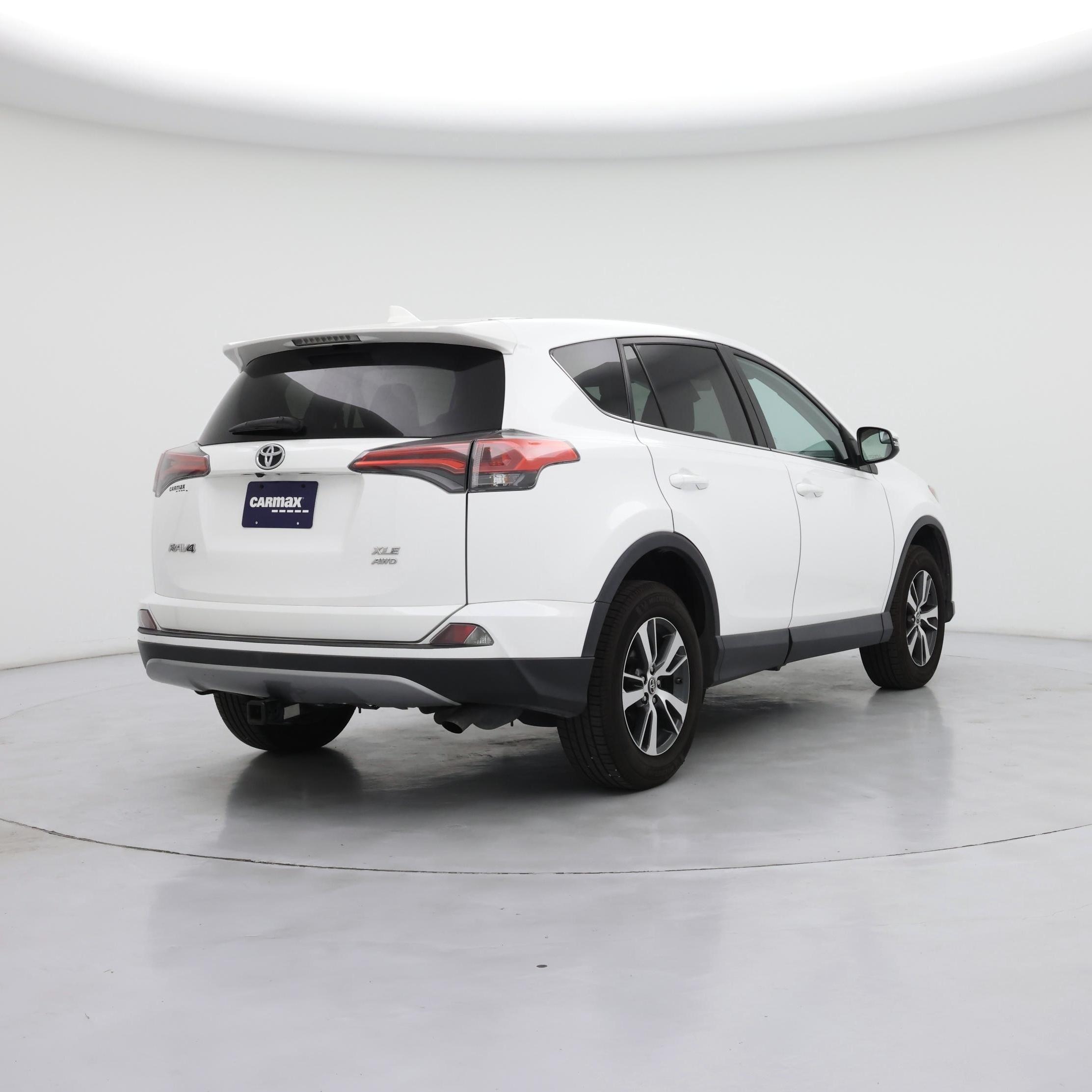 Thumbnail: 2018 Toyota RAV4 - 8