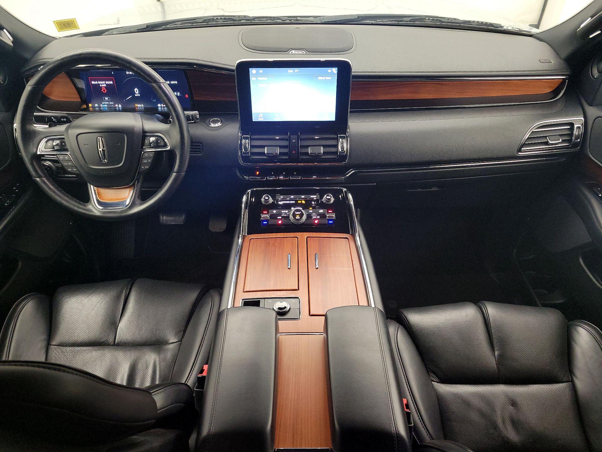 Thumbnail: 2019 Lincoln Navigator L - 9