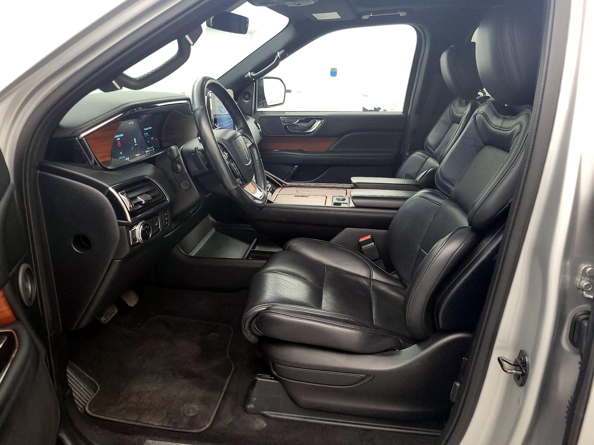 Thumbnail: 2019 Lincoln Navigator L - 11