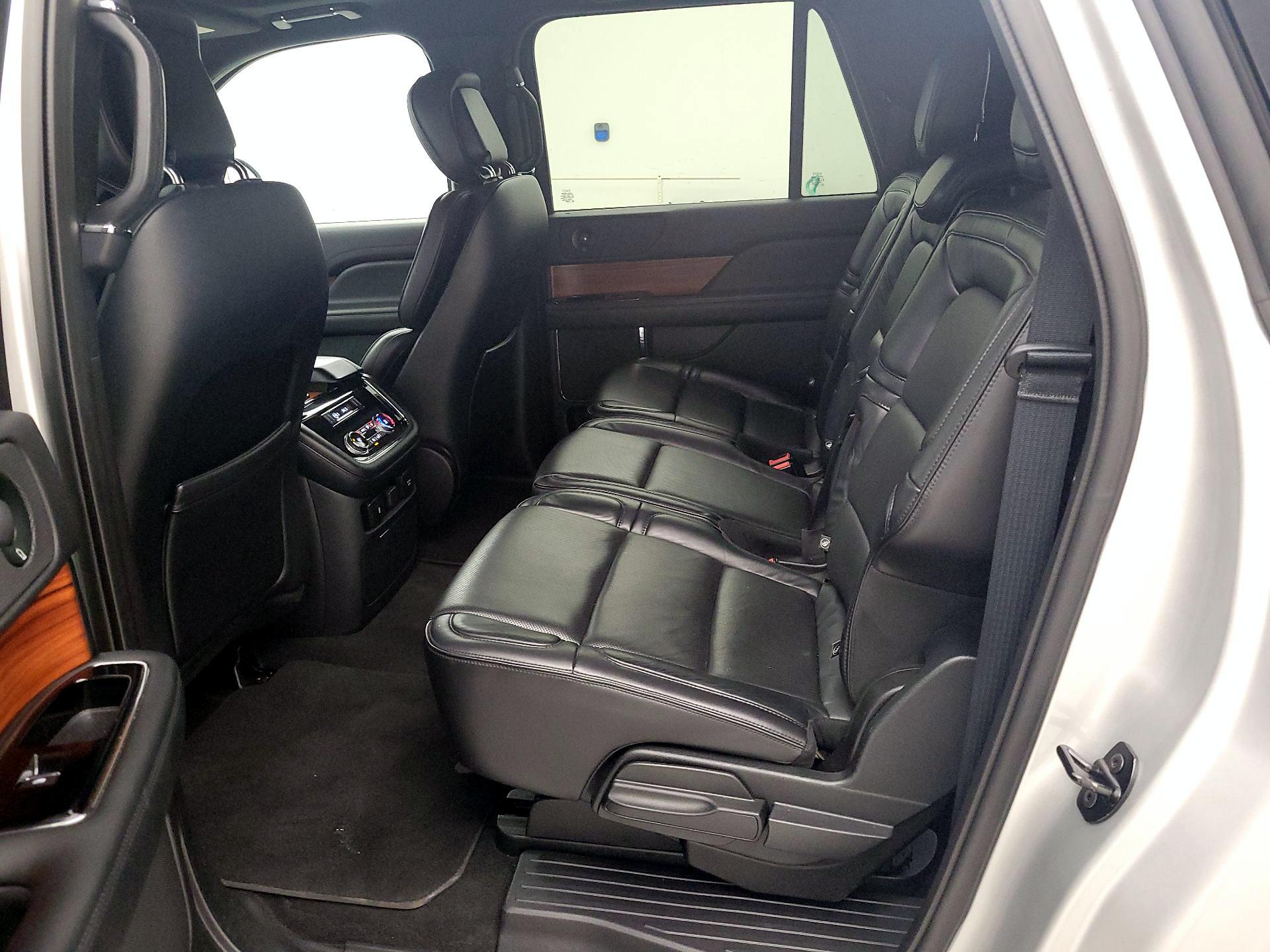 Thumbnail: 2019 Lincoln Navigator L - 19