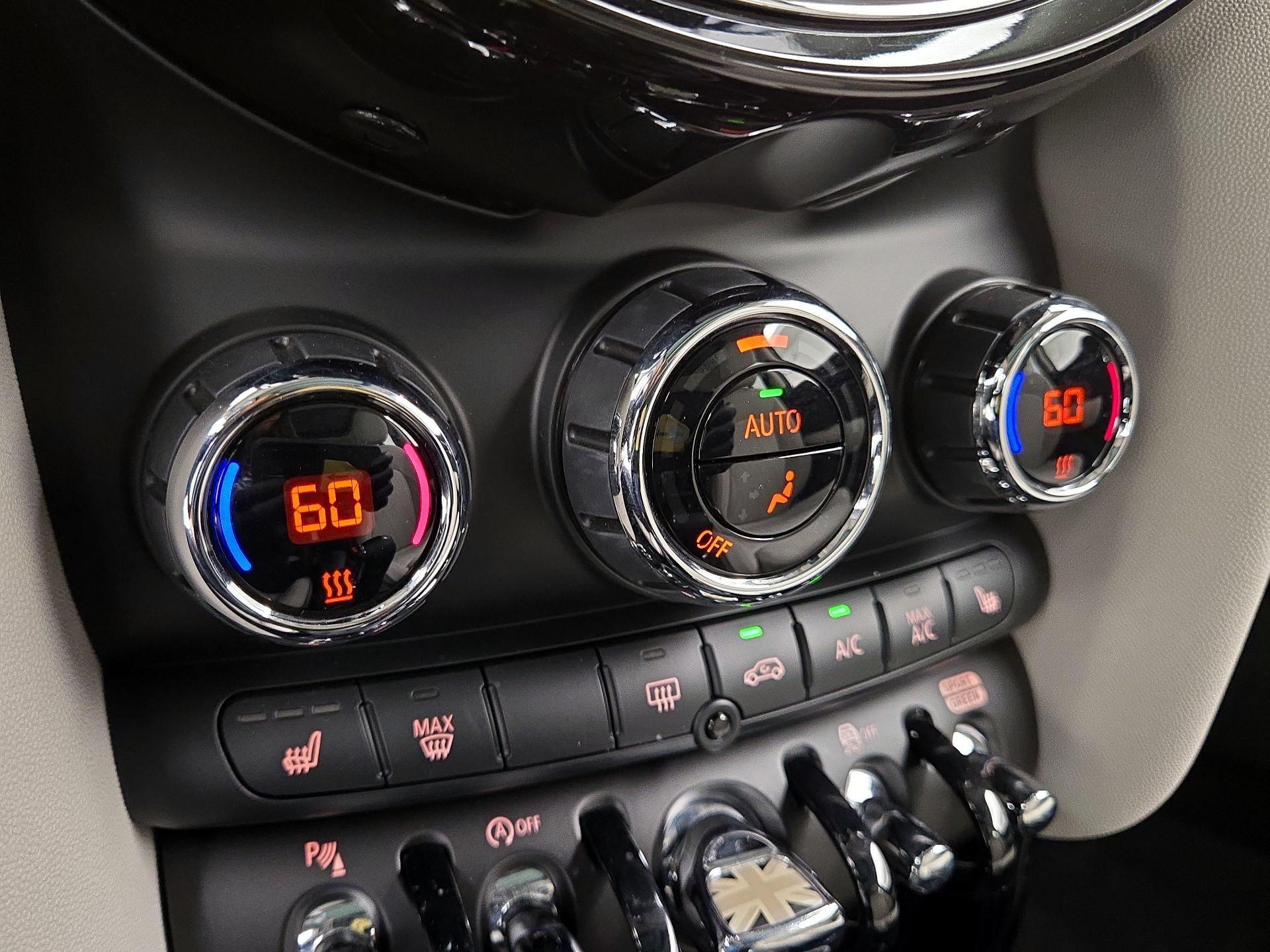 Thumbnail: 2022 MINI Cooper Hardtop - 17