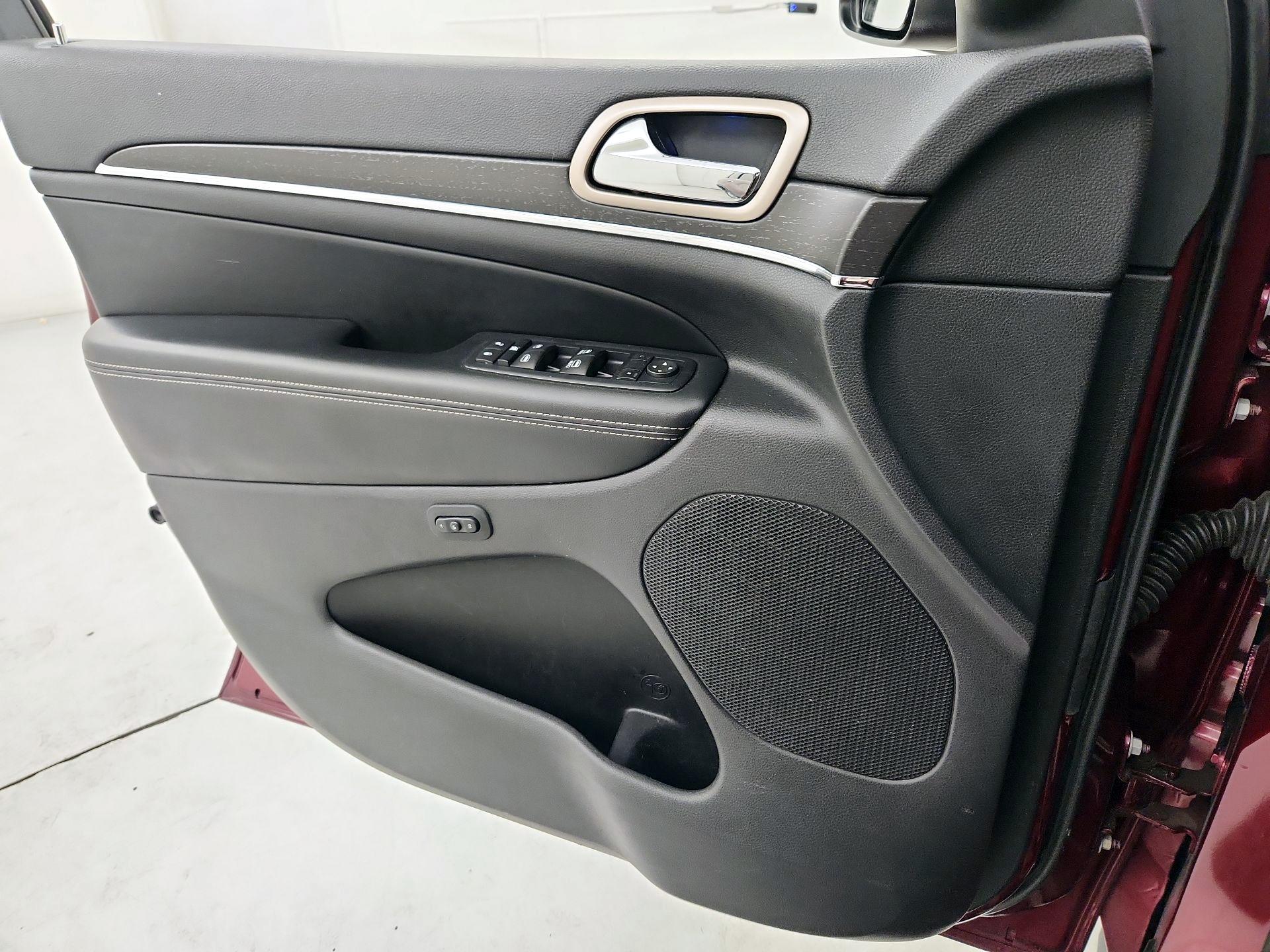 Thumbnail: 2016 Jeep Grand Cherokee - 12