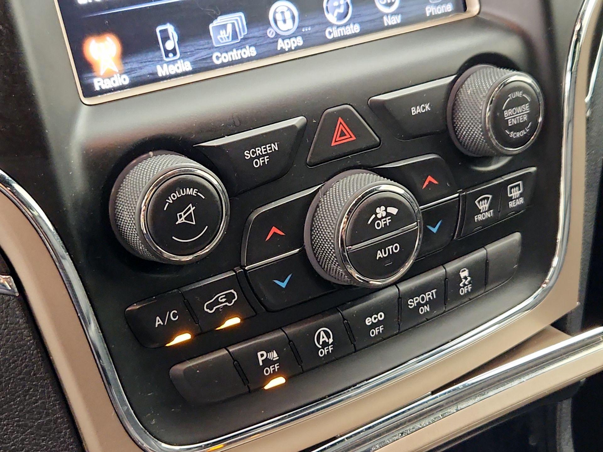 Thumbnail: 2016 Jeep Grand Cherokee - 17