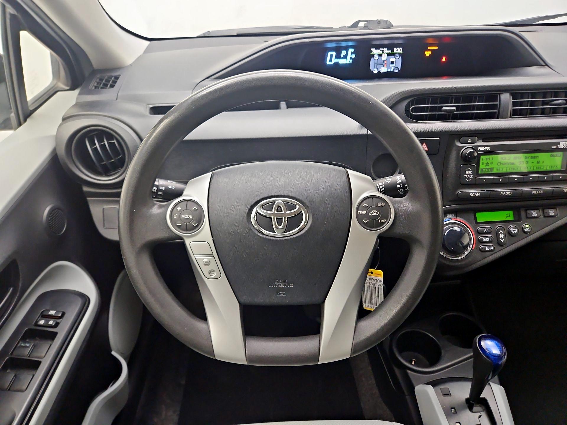 Thumbnail: 2014 Toyota Prius c - 10