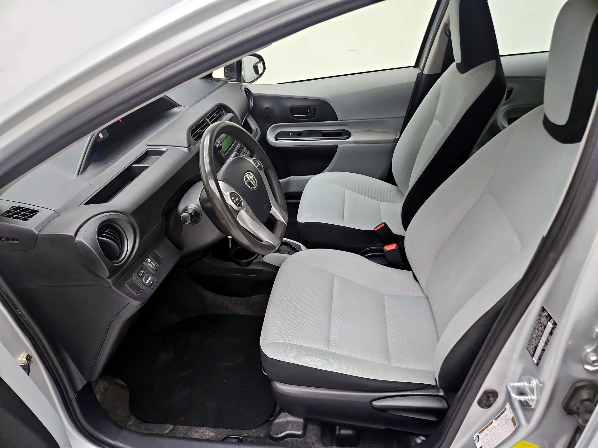 Thumbnail: 2014 Toyota Prius c - 11