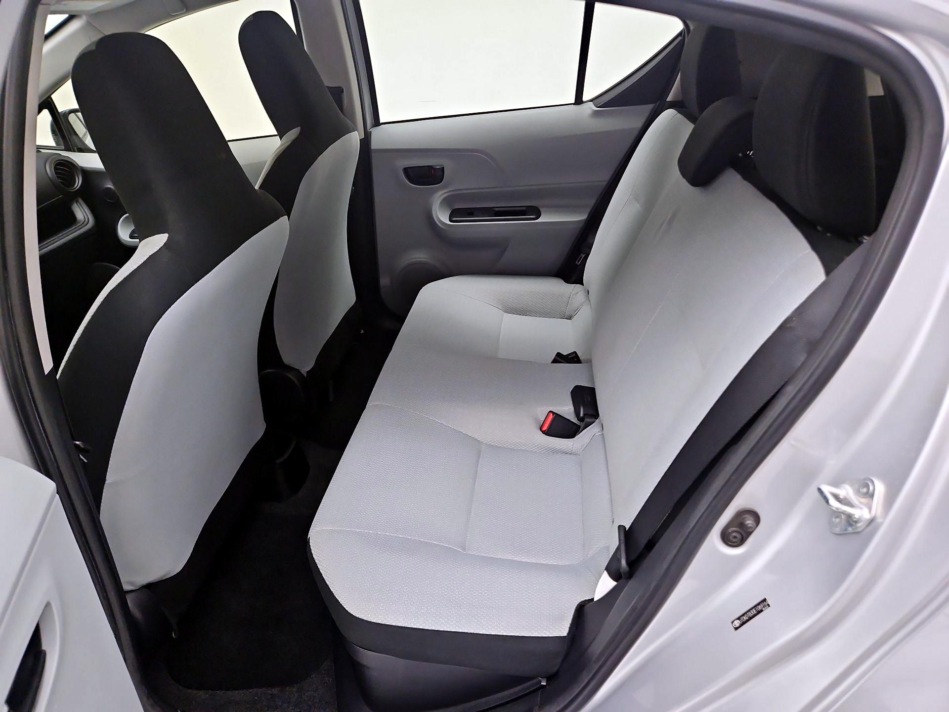 Thumbnail: 2014 Toyota Prius c - 18