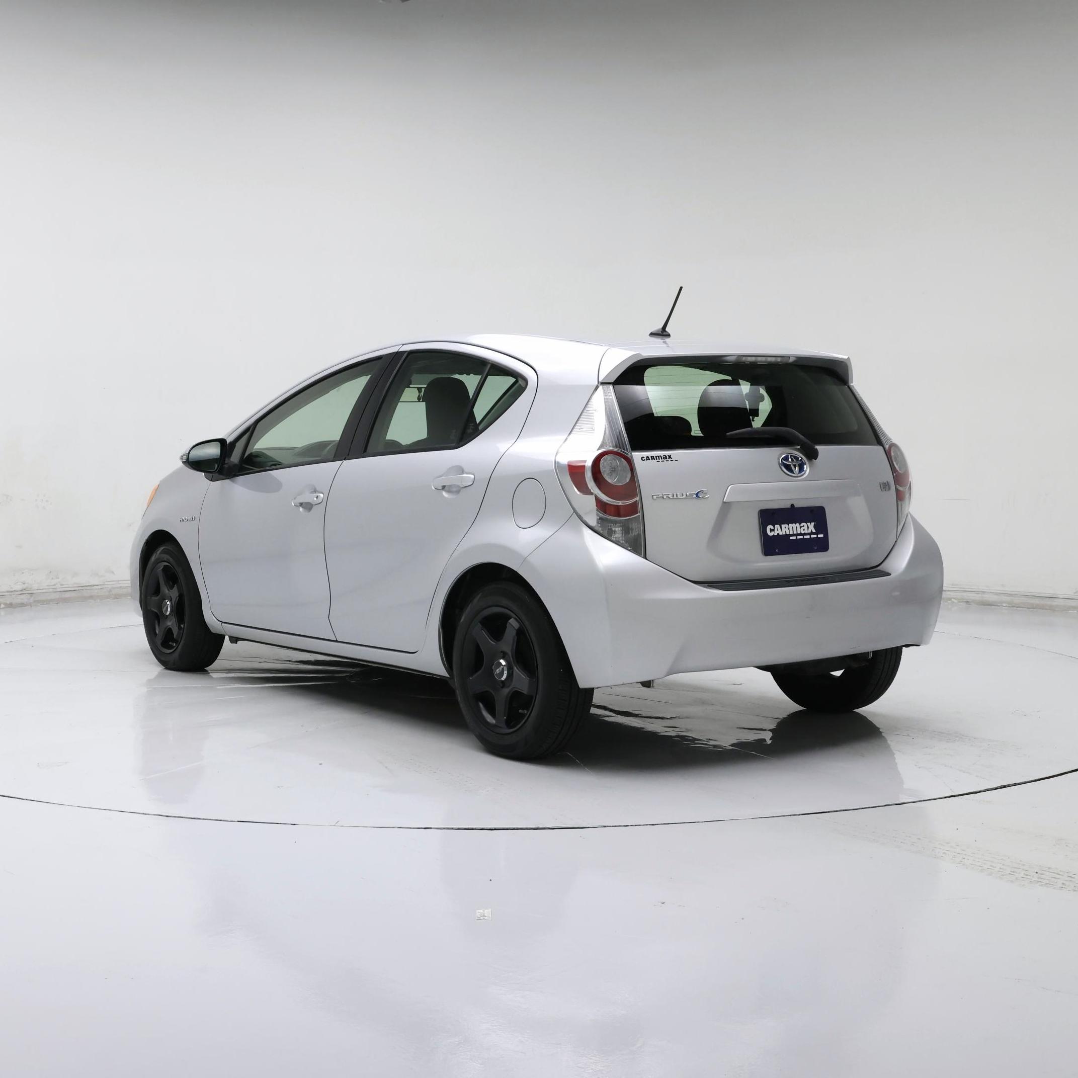 Thumbnail: 2014 Toyota Prius c - 2