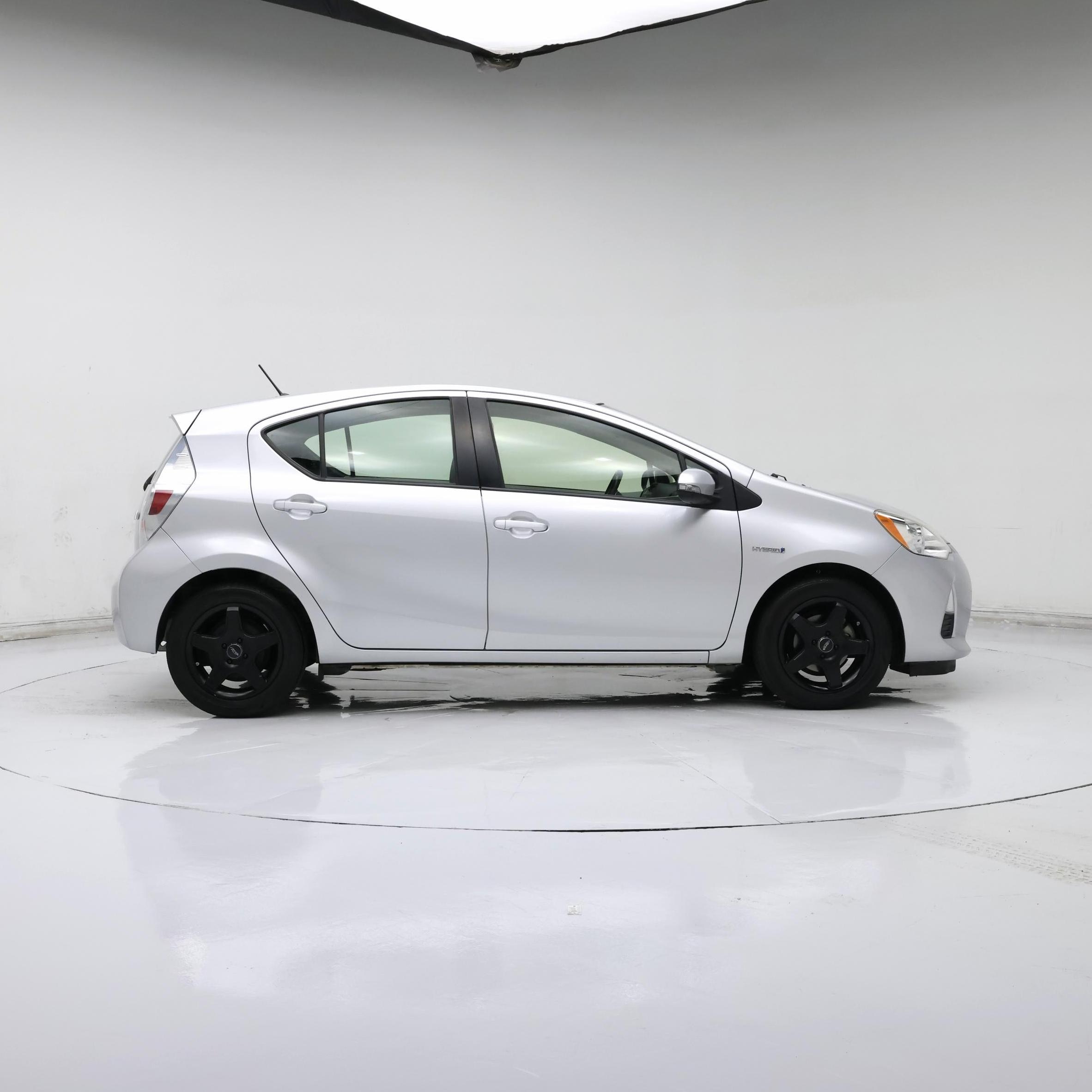 Thumbnail: 2014 Toyota Prius c - 7