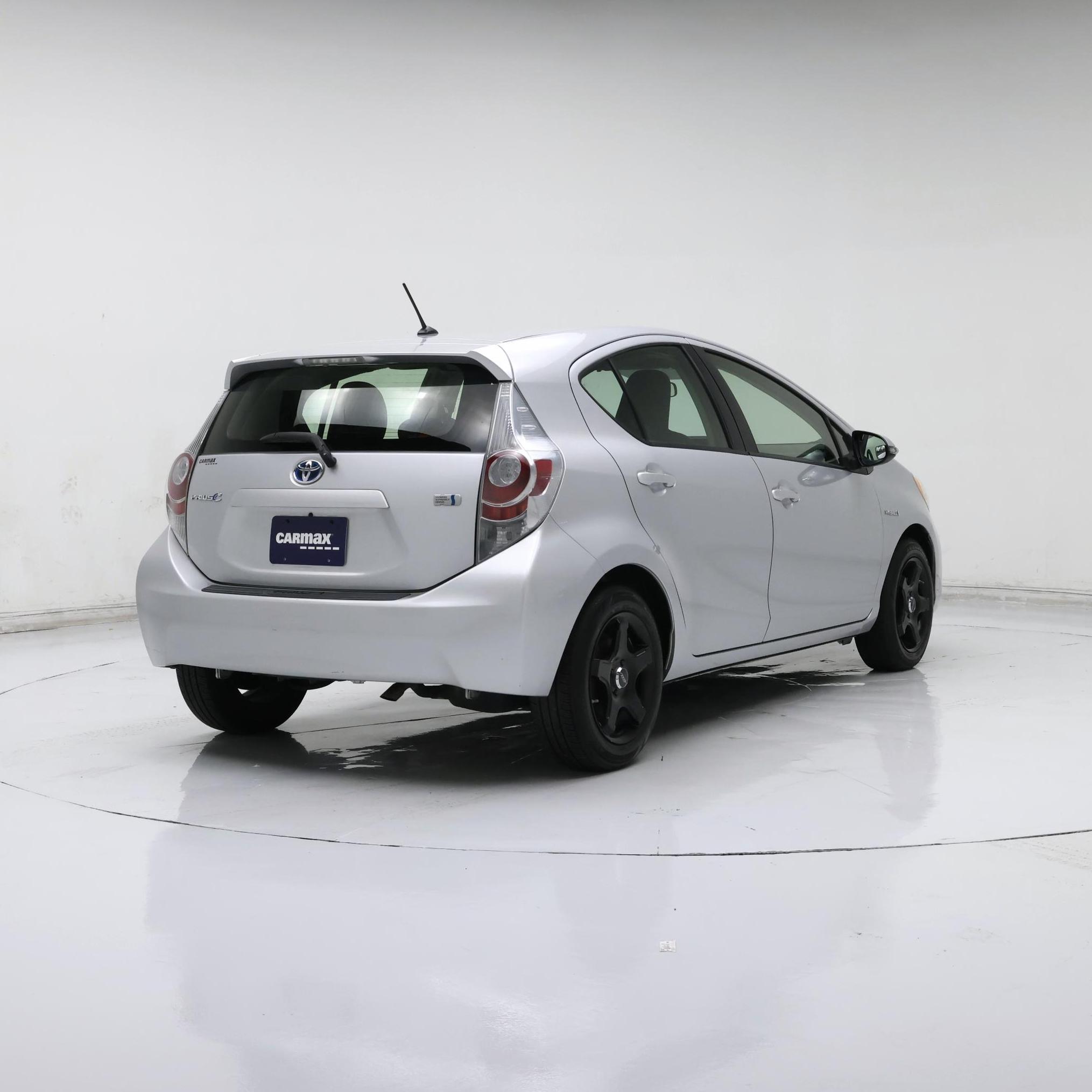 Thumbnail: 2014 Toyota Prius c - 8