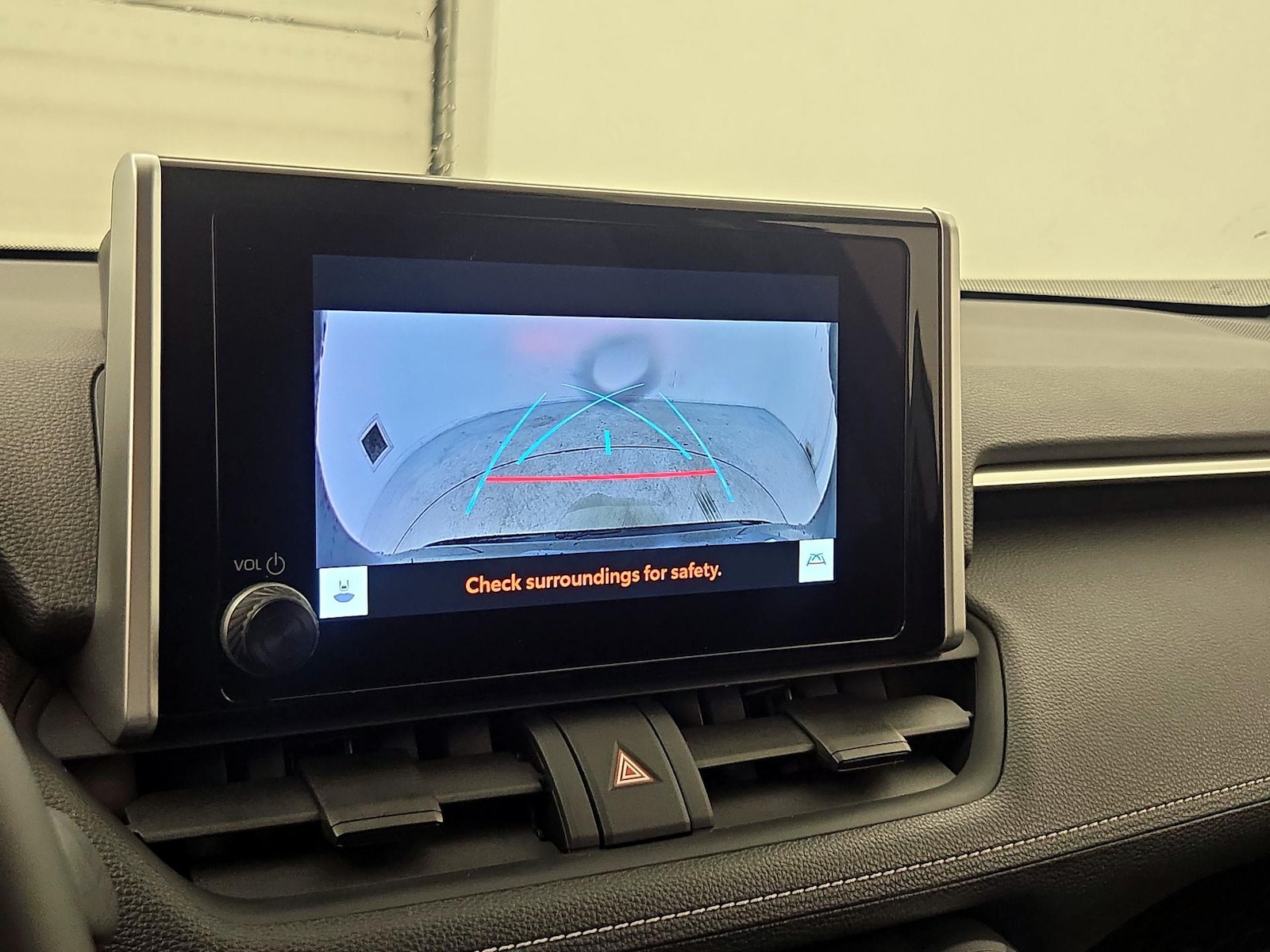 2024 Toyota RAV4 XLE - Photo 16