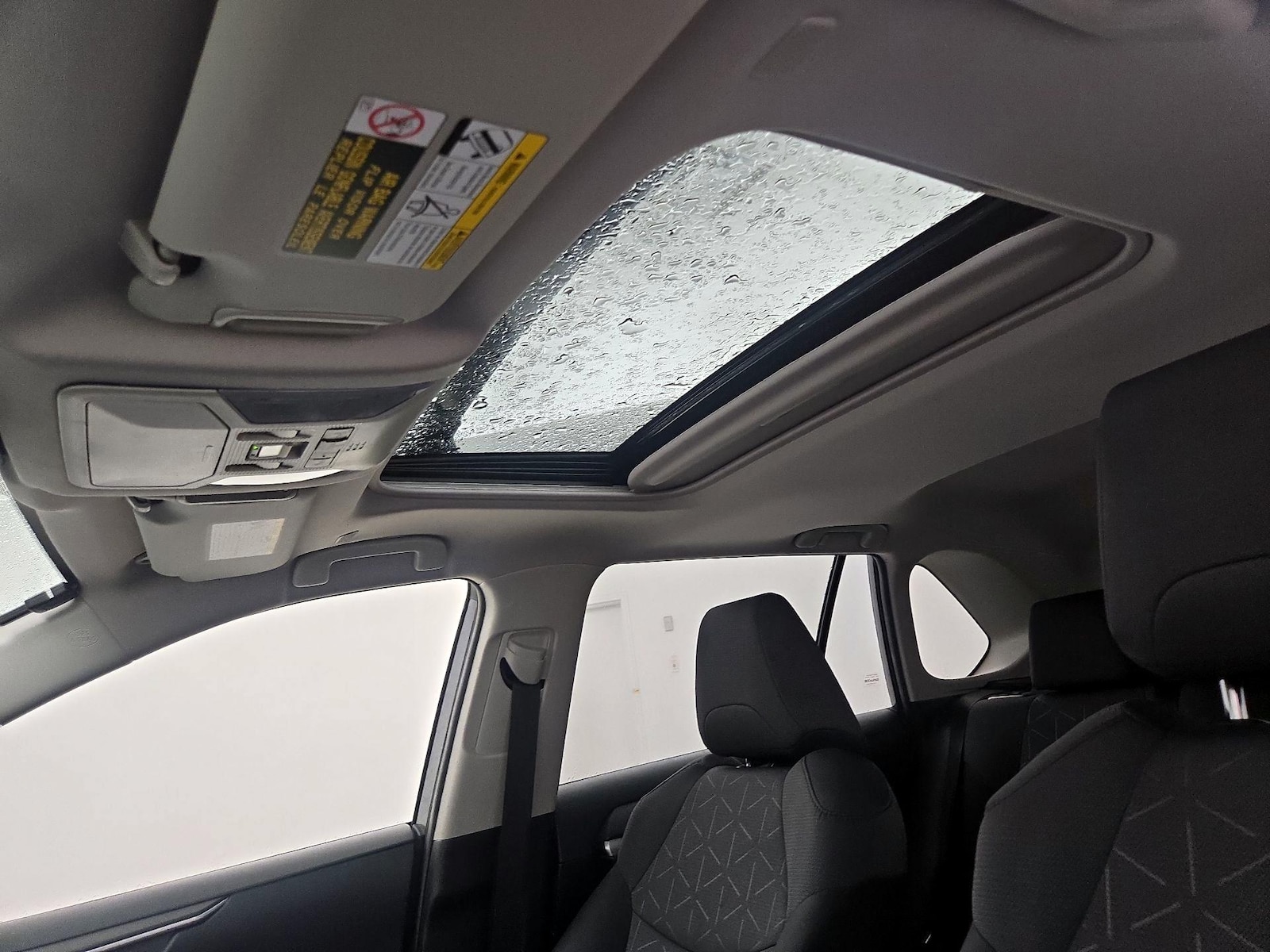 2024 Toyota RAV4 XLE - Photo 21