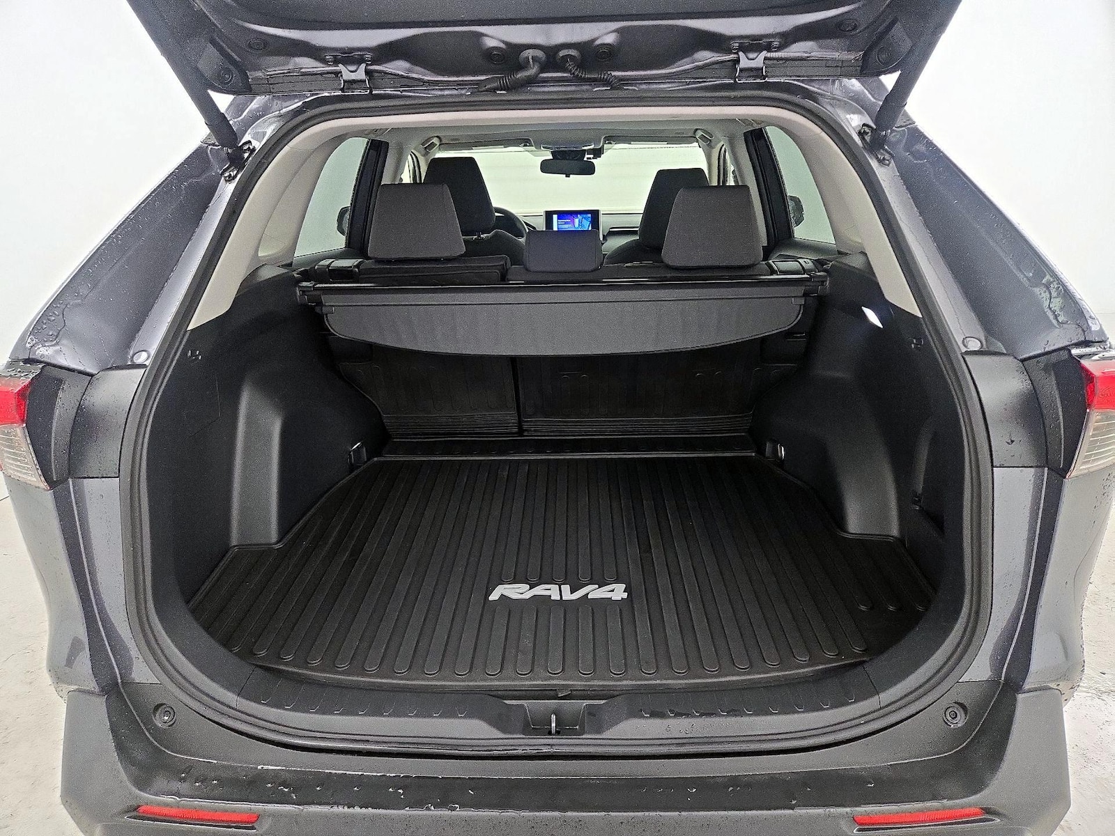 2024 Toyota RAV4 XLE - Photo 23