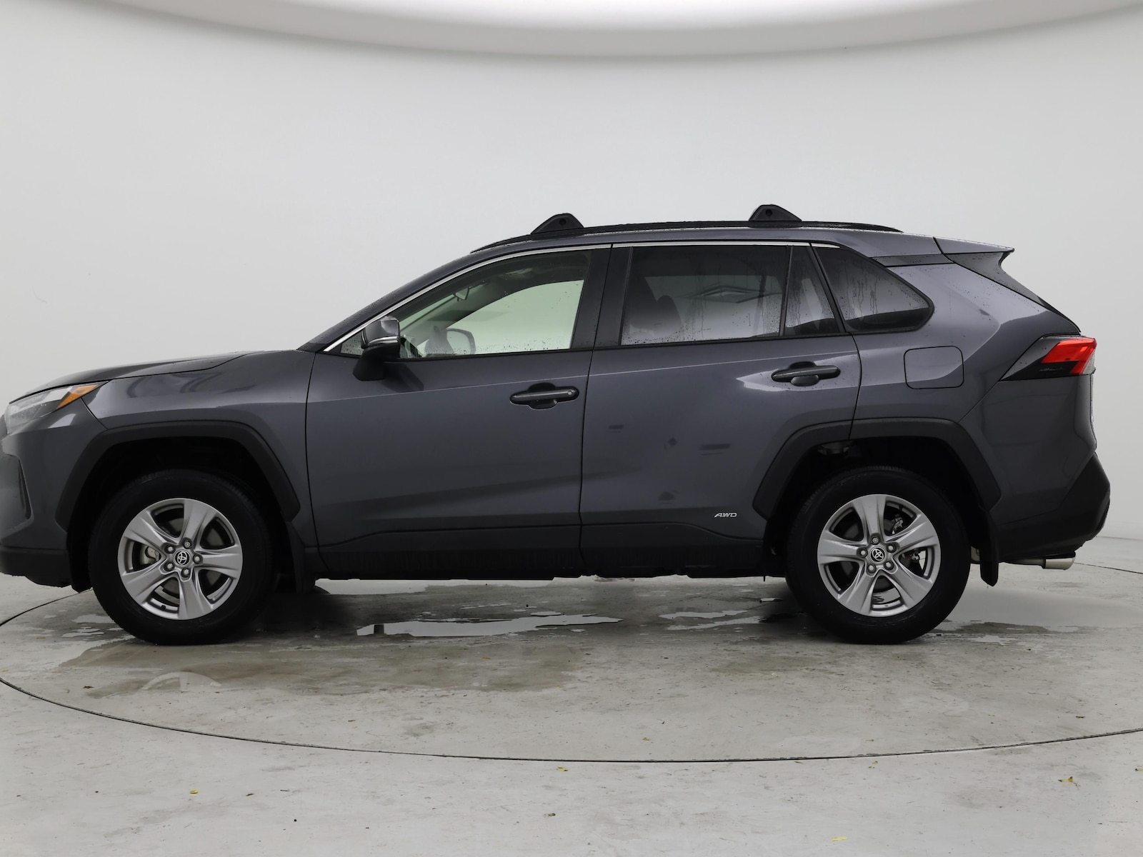 2024 Toyota RAV4 XLE - Photo 4