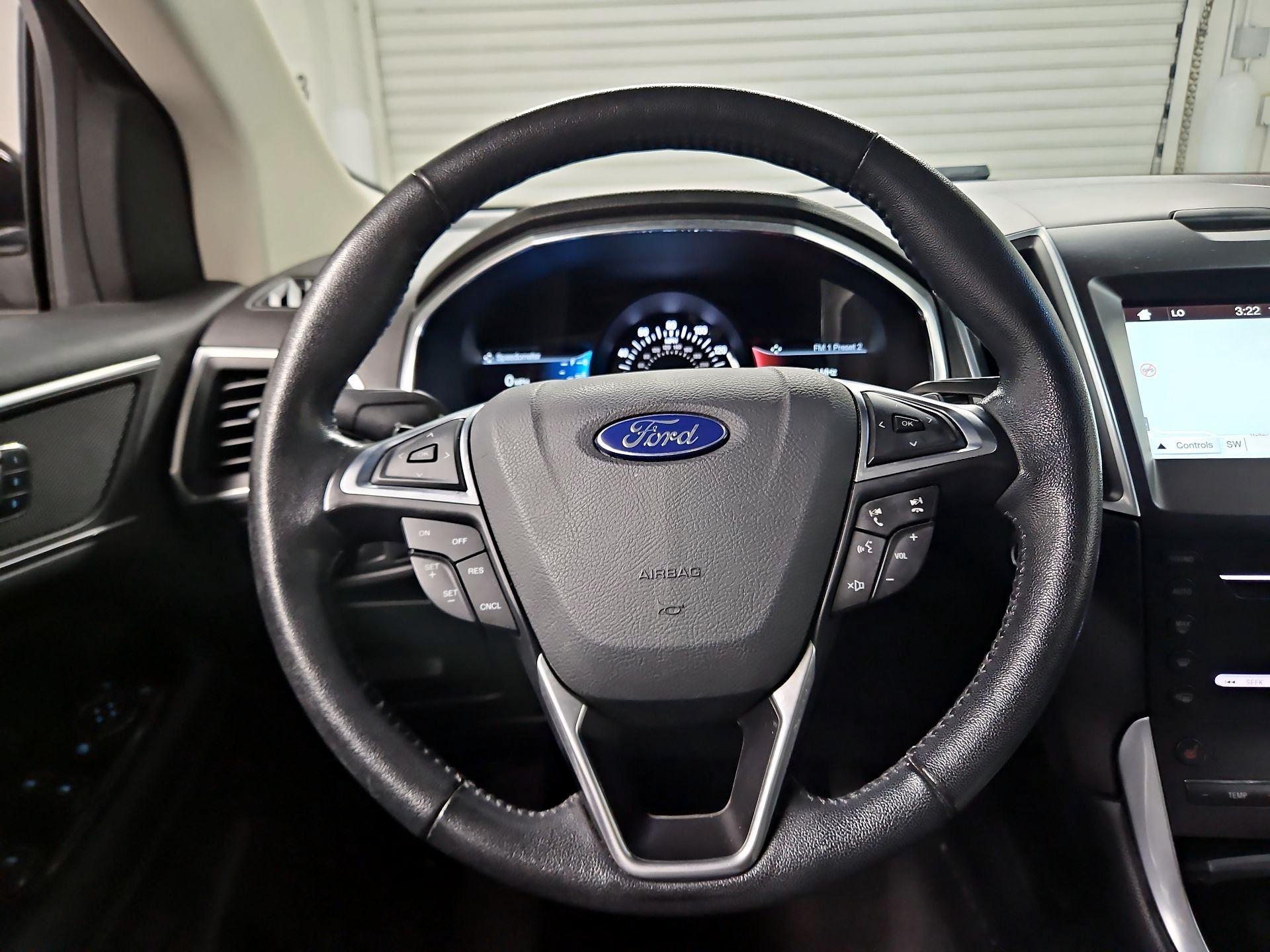 Thumbnail: 2016 Ford Edge - 10