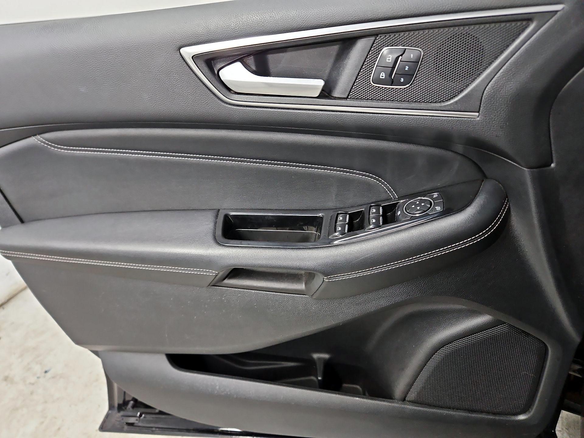 Thumbnail: 2016 Ford Edge - 12