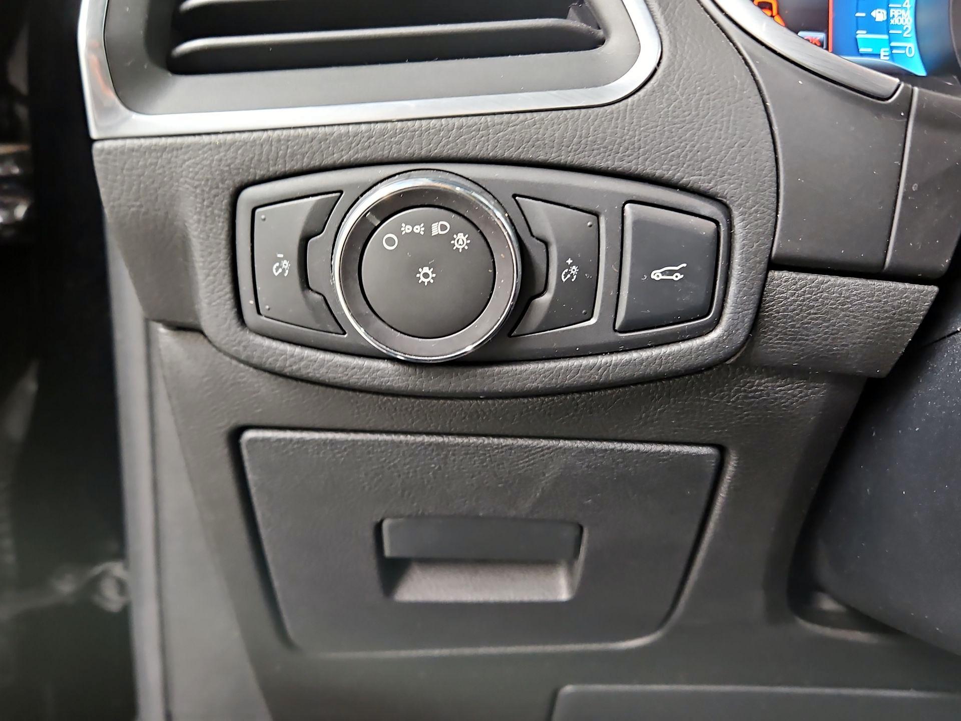 Thumbnail: 2016 Ford Edge - 13