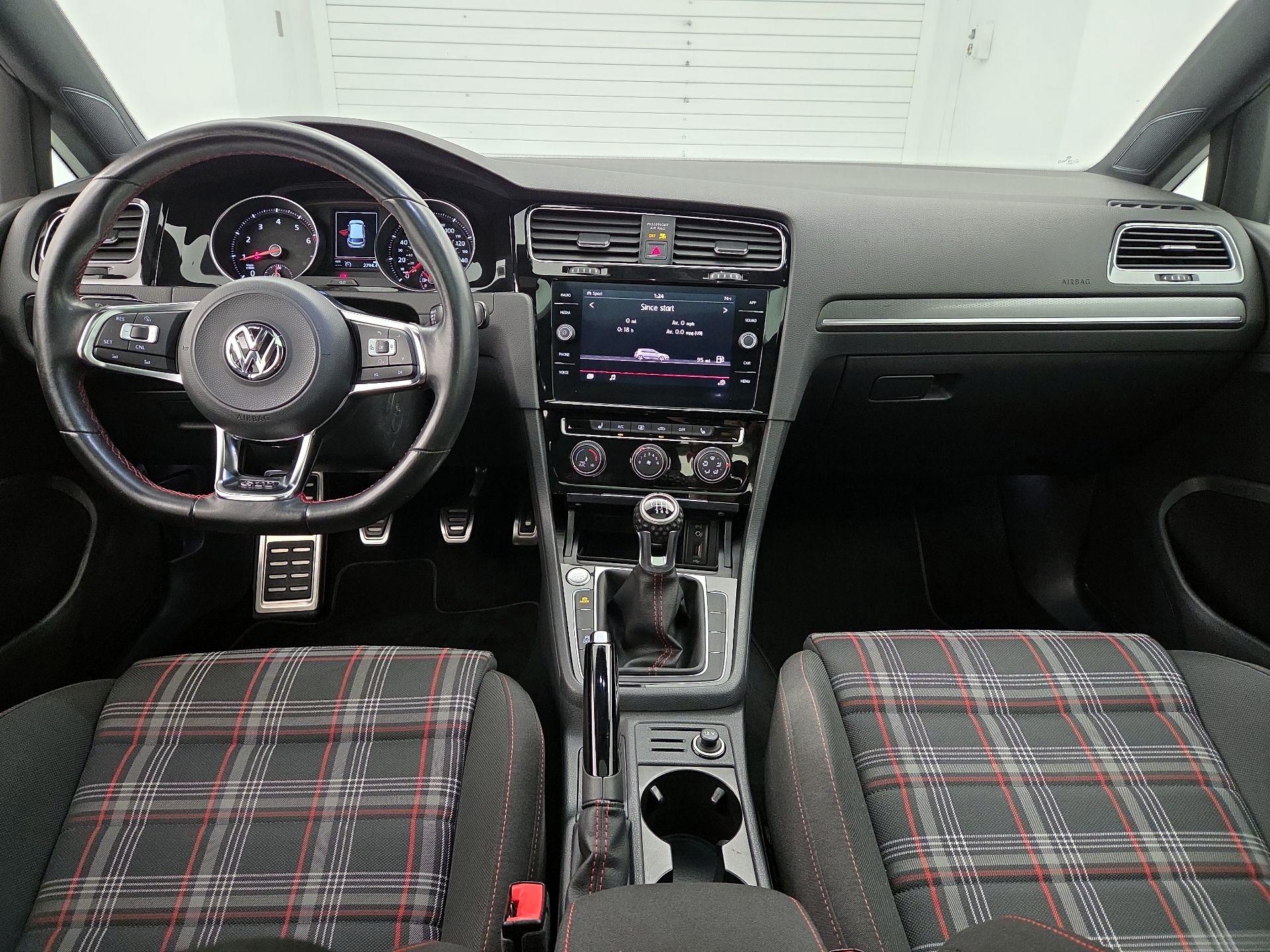 Thumbnail: 2018 Volkswagen Golf - 9