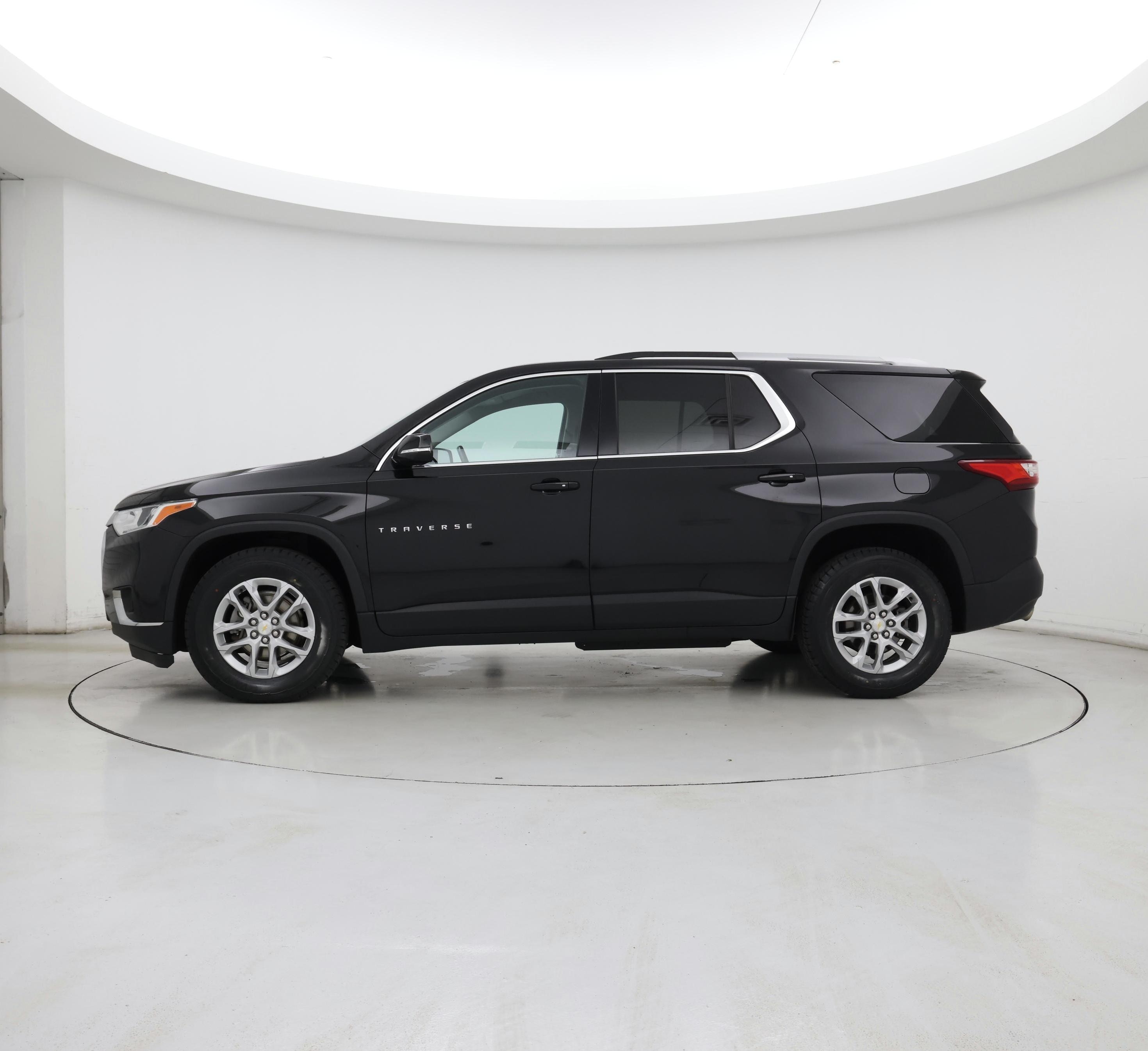 Thumbnail: 2018 Chevrolet Traverse - 3