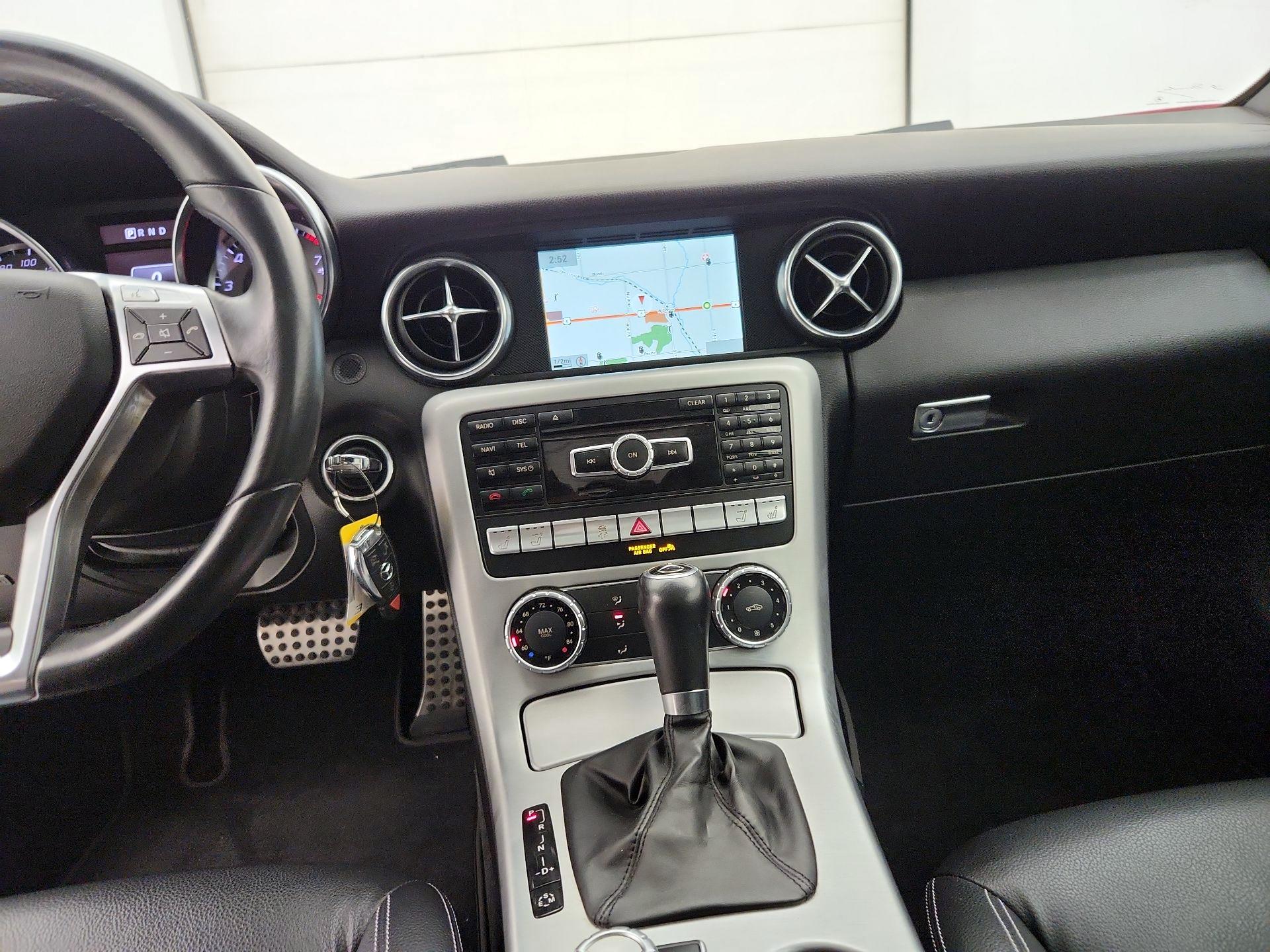 Thumbnail: 2015 Mercedes-Benz SLK - 9