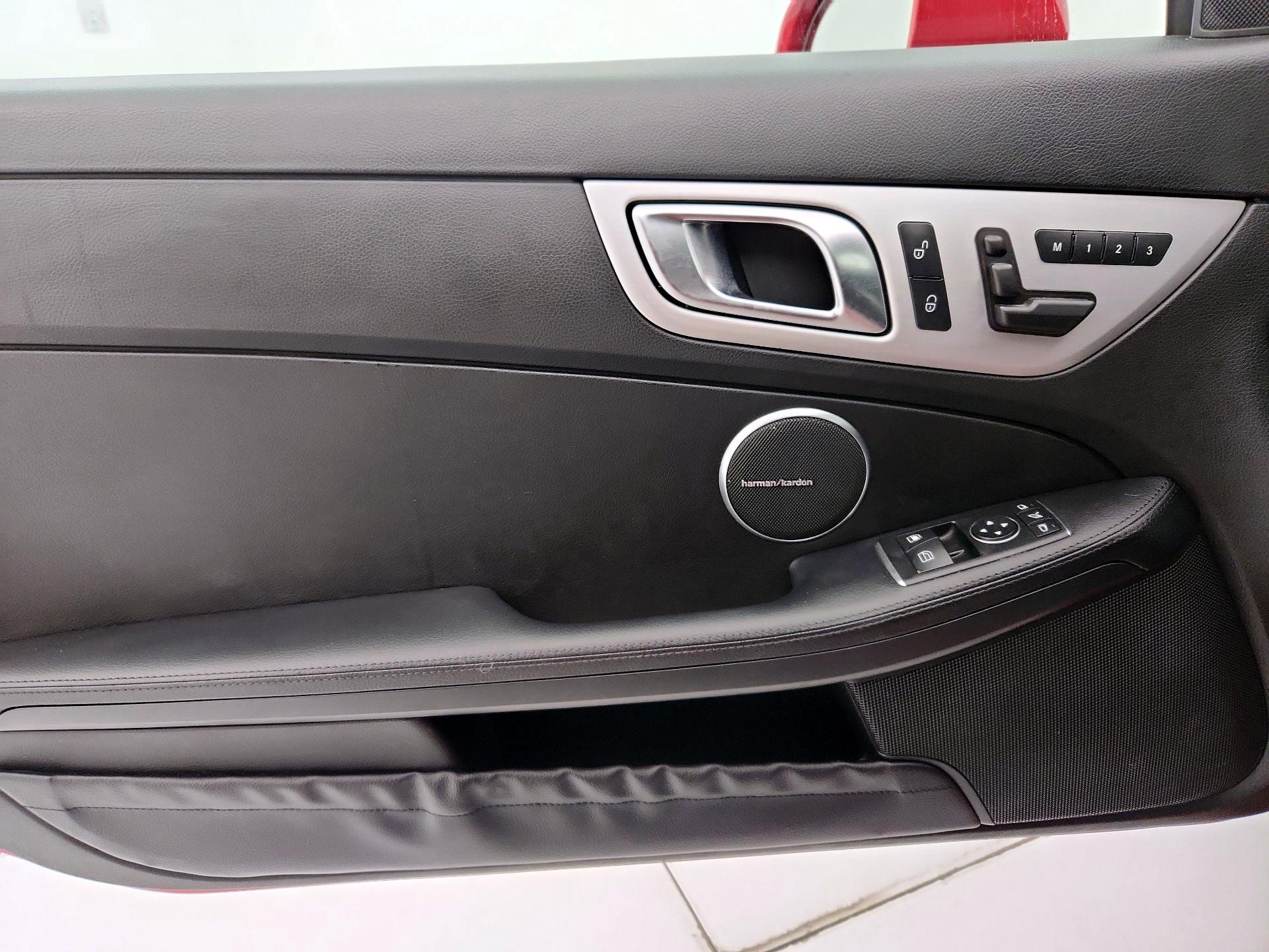 Thumbnail: 2015 Mercedes-Benz SLK - 12