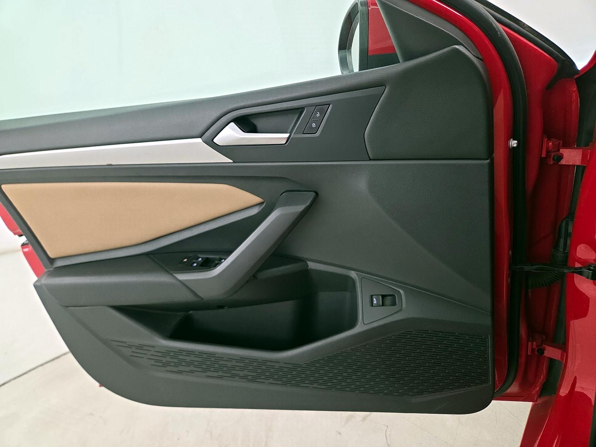 Thumbnail: 2019 Volkswagen Jetta - 12