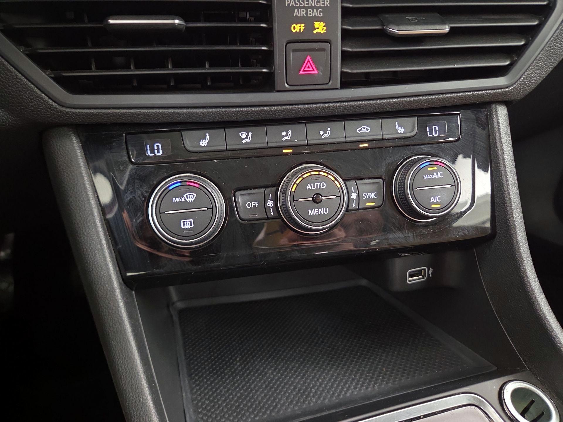 Thumbnail: 2019 Volkswagen Jetta - 16