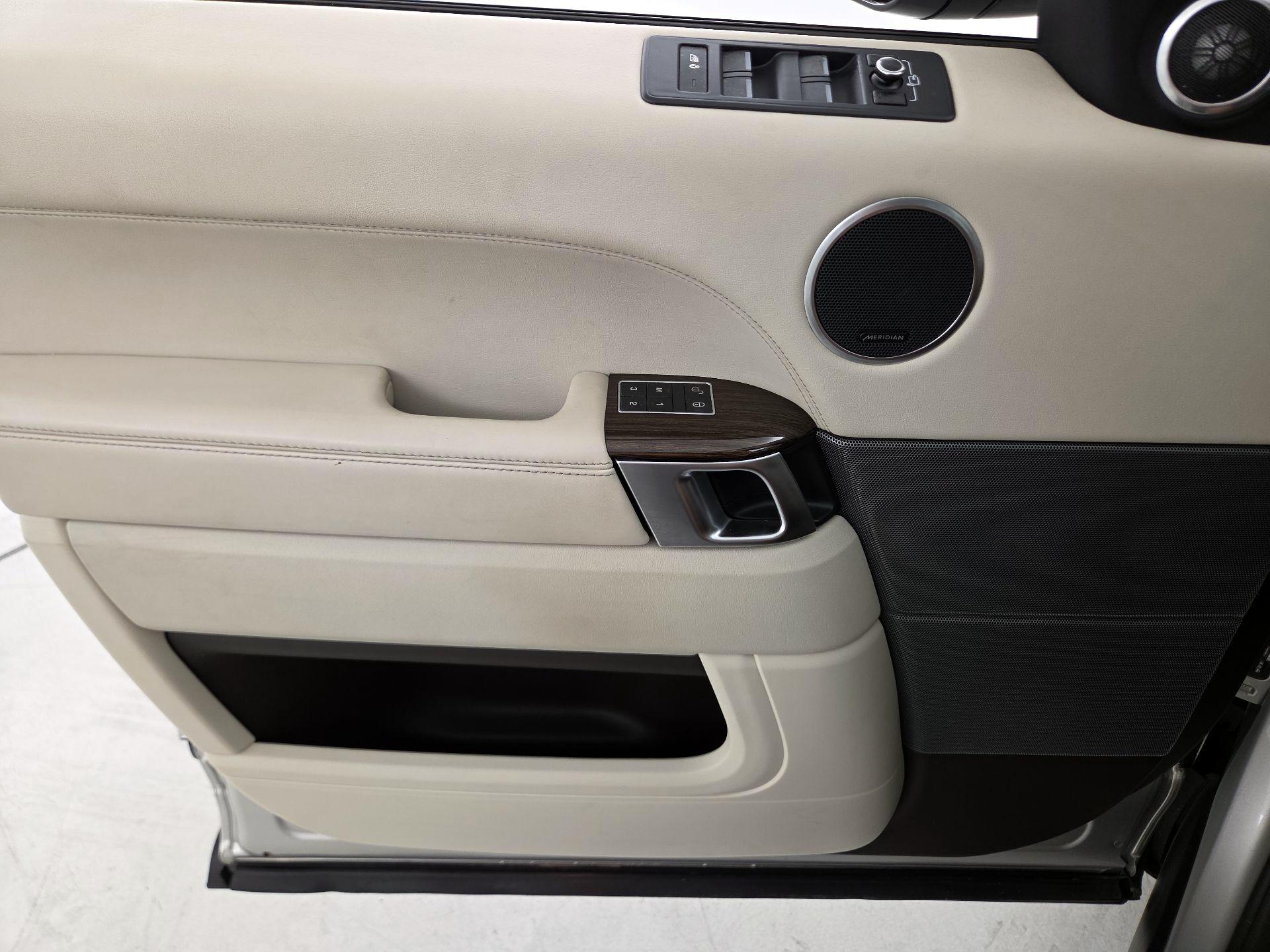 Thumbnail: 2015 Land Rover Range Rover Sport - 12
