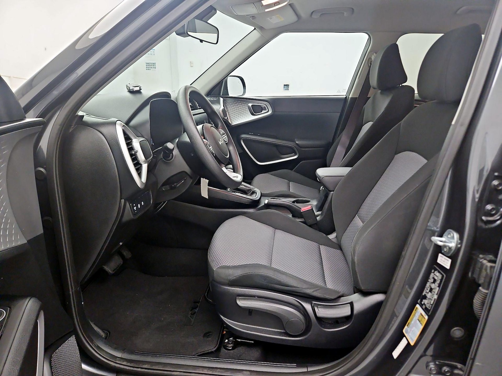 2023 Kia Soul LX - Photo 10