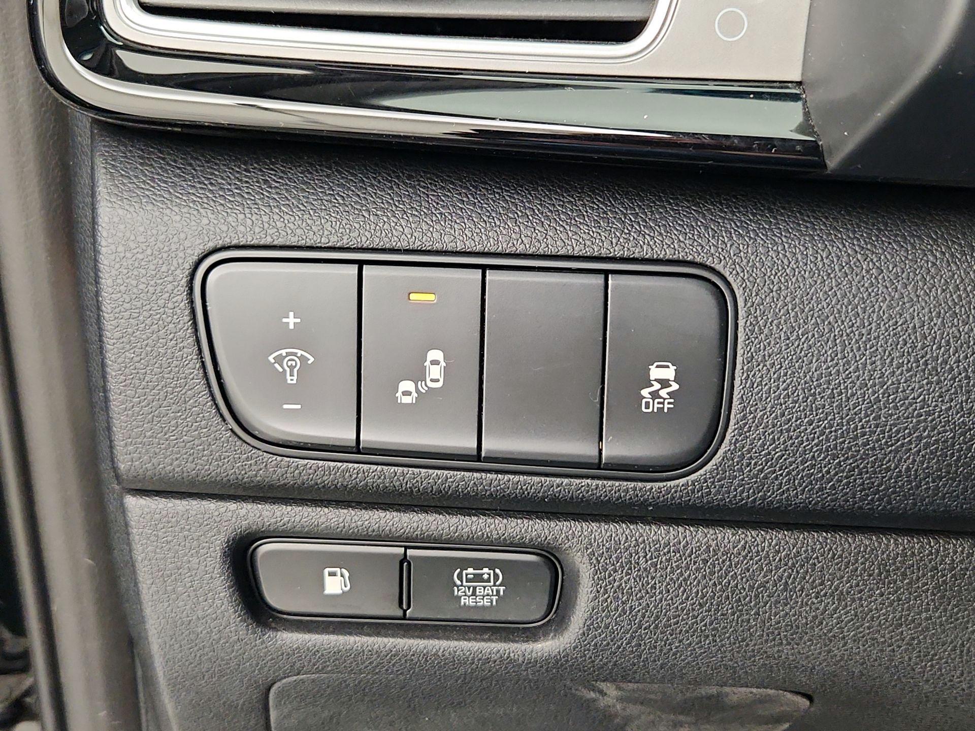 Thumbnail: 2017 Kia Niro - 13
