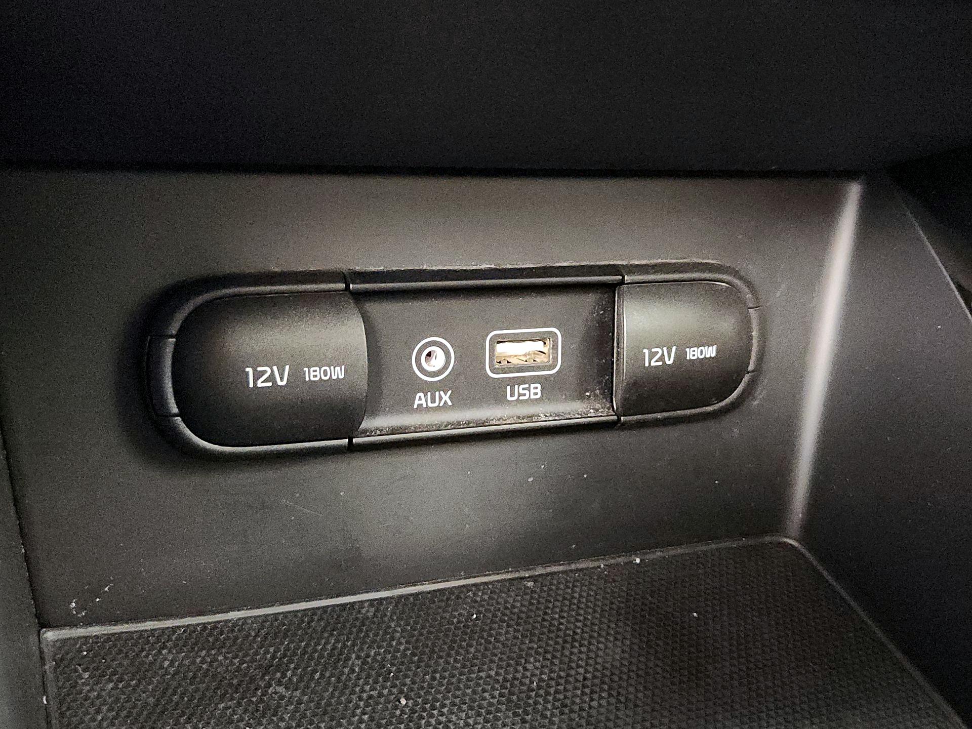 Thumbnail: 2017 Kia Niro - 19