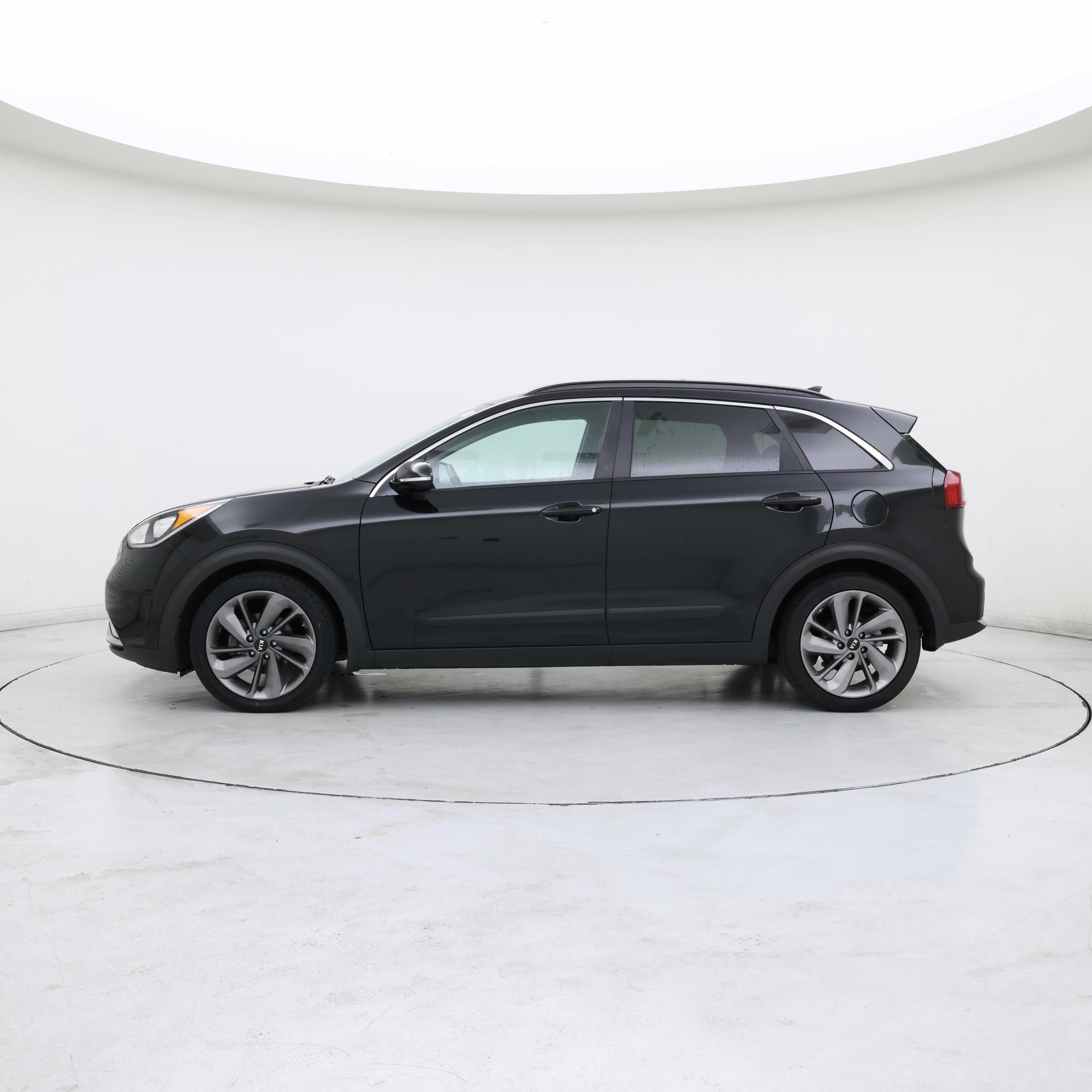 Thumbnail: 2017 Kia Niro - 3