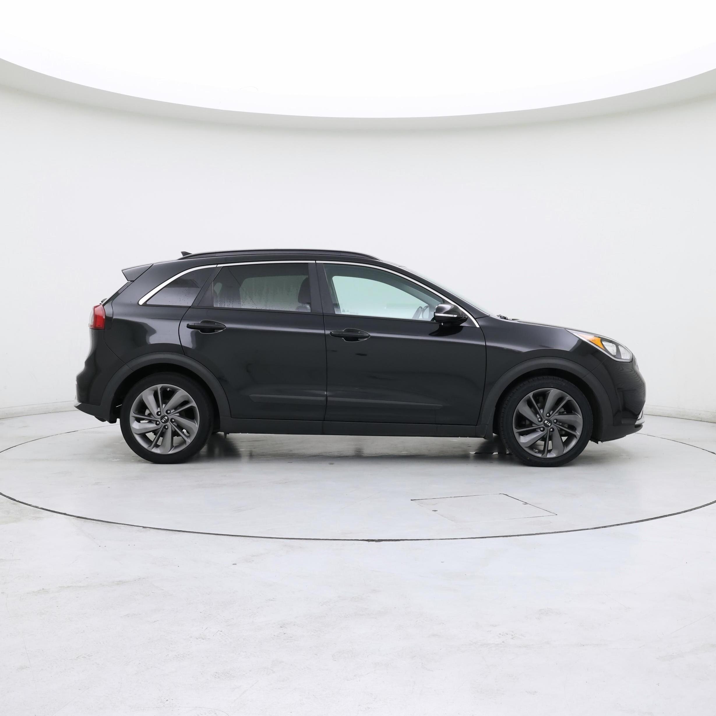 Thumbnail: 2017 Kia Niro - 7