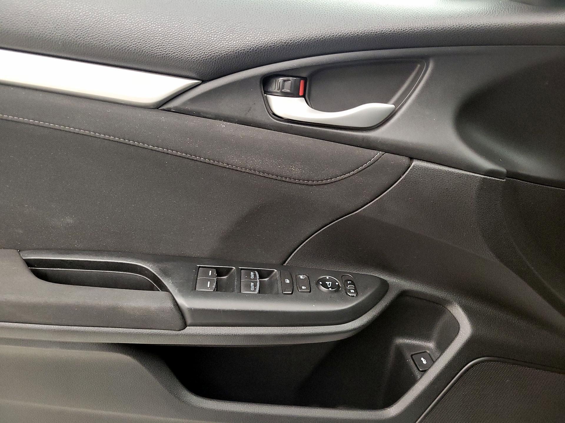 Thumbnail: 2016 Honda Civic - 10