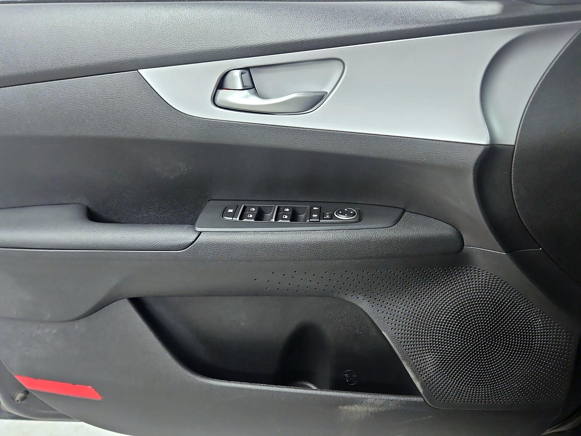 Thumbnail: 2023 Kia Forte - 12