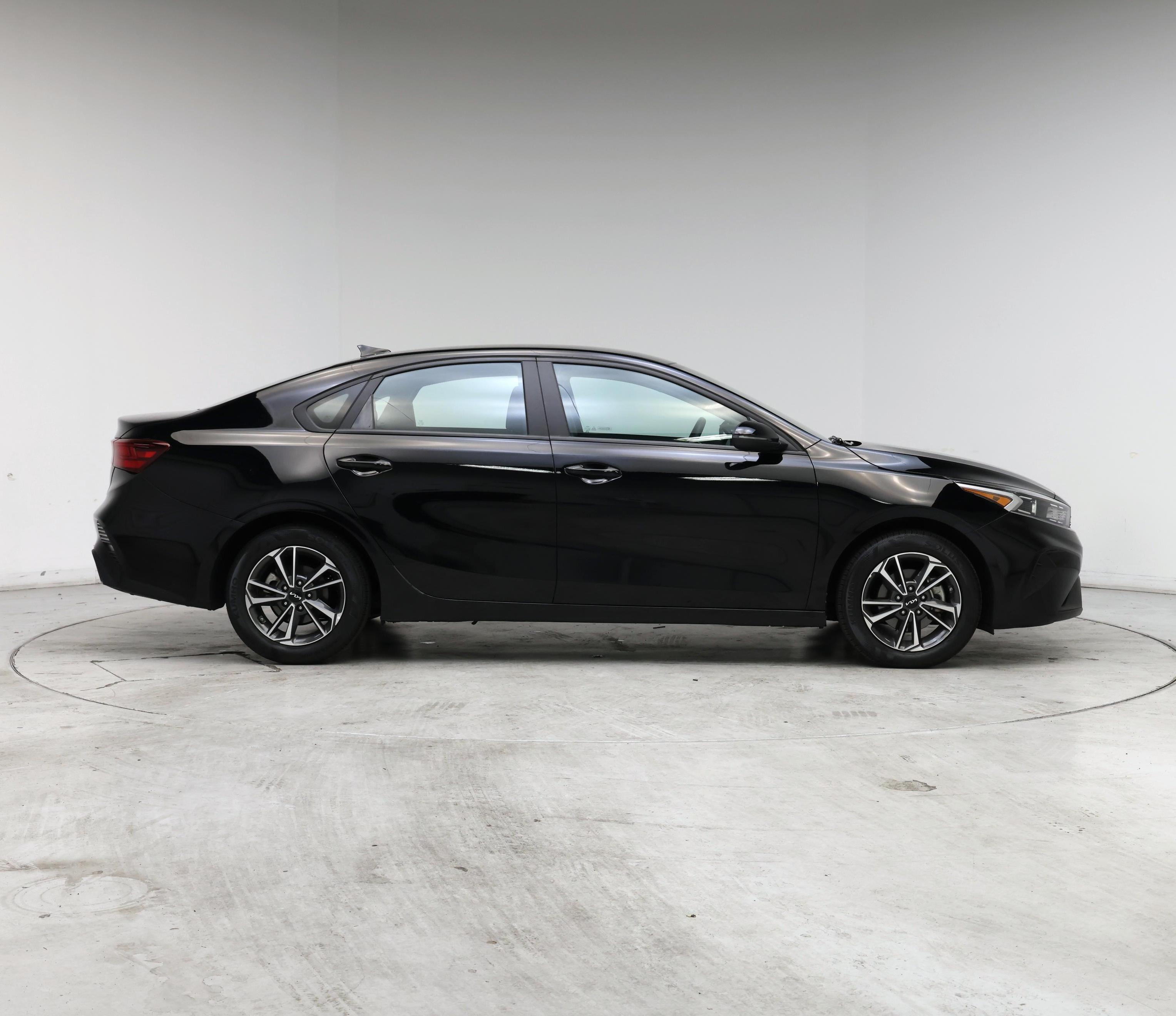 Thumbnail: 2023 Kia Forte - 7