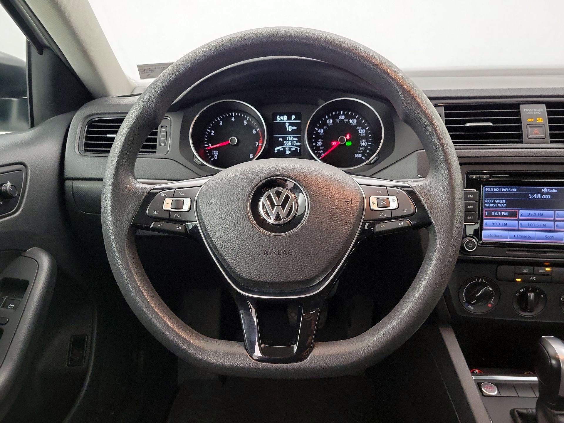 Thumbnail: 2015 Volkswagen Jetta - 10