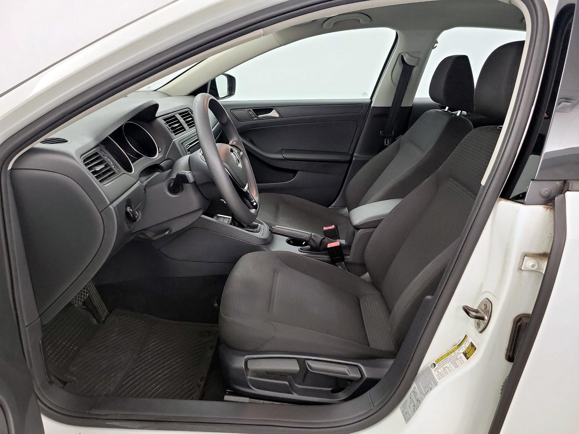Thumbnail: 2015 Volkswagen Jetta - 11