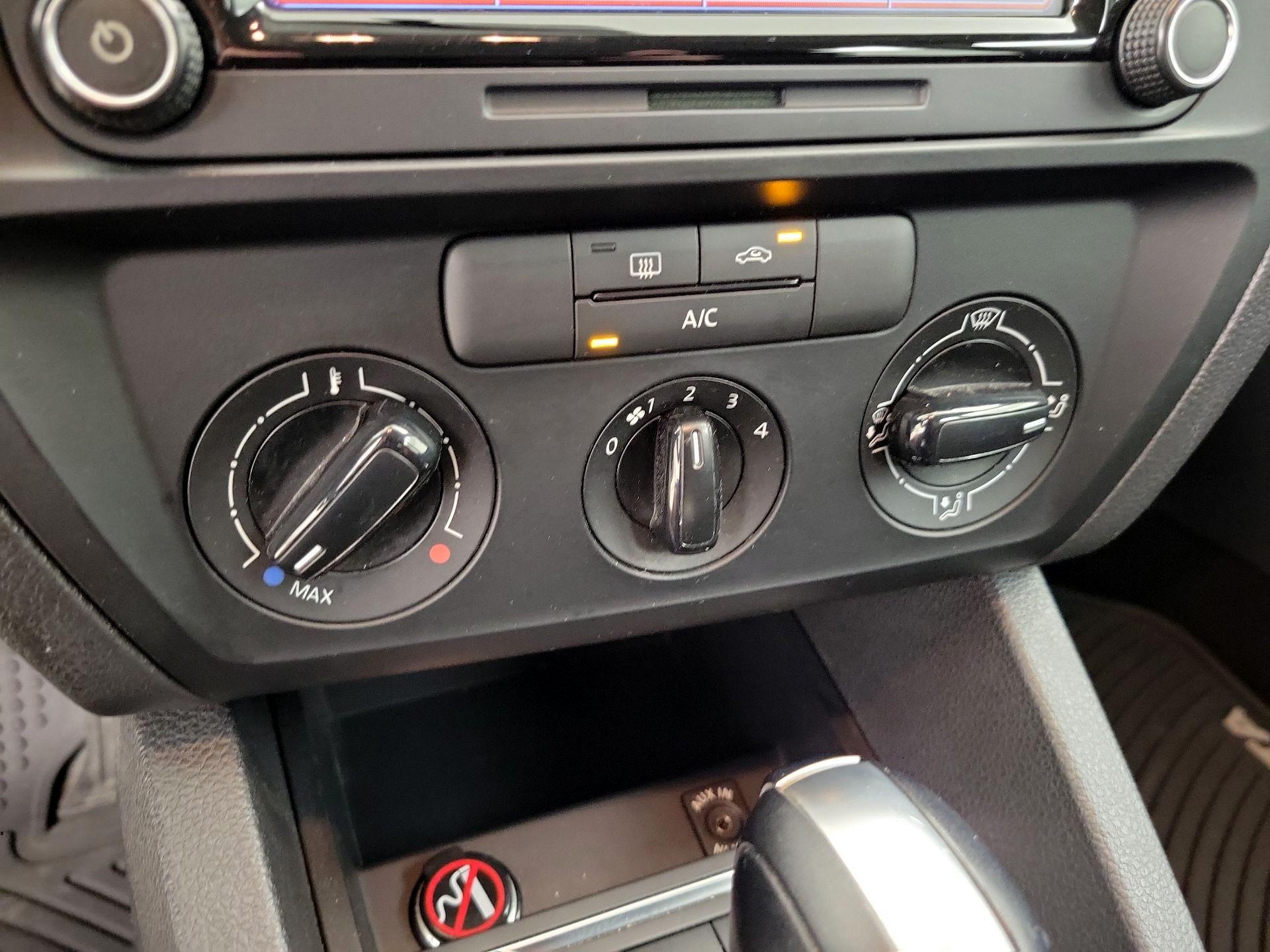 Thumbnail: 2015 Volkswagen Jetta - 16