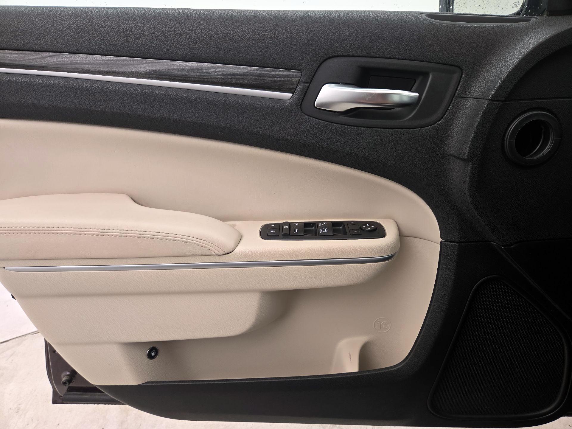 Thumbnail: 2021 Chrysler 300 - 12