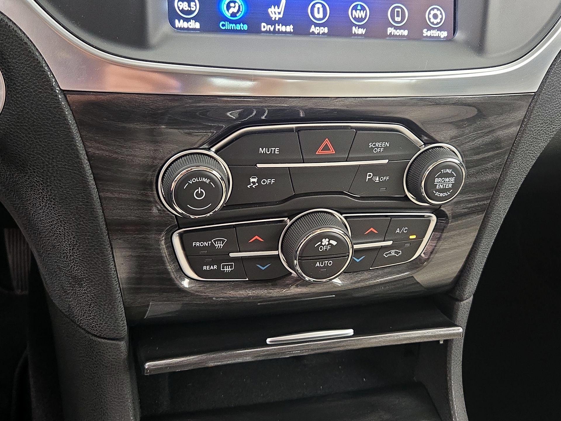 Thumbnail: 2021 Chrysler 300 - 17