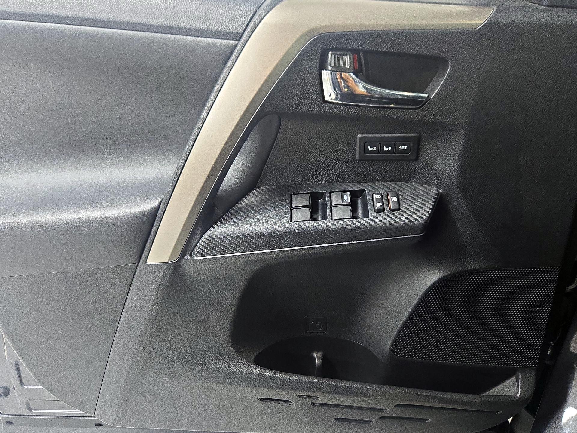 Thumbnail: 2015 Toyota RAV4 - 12